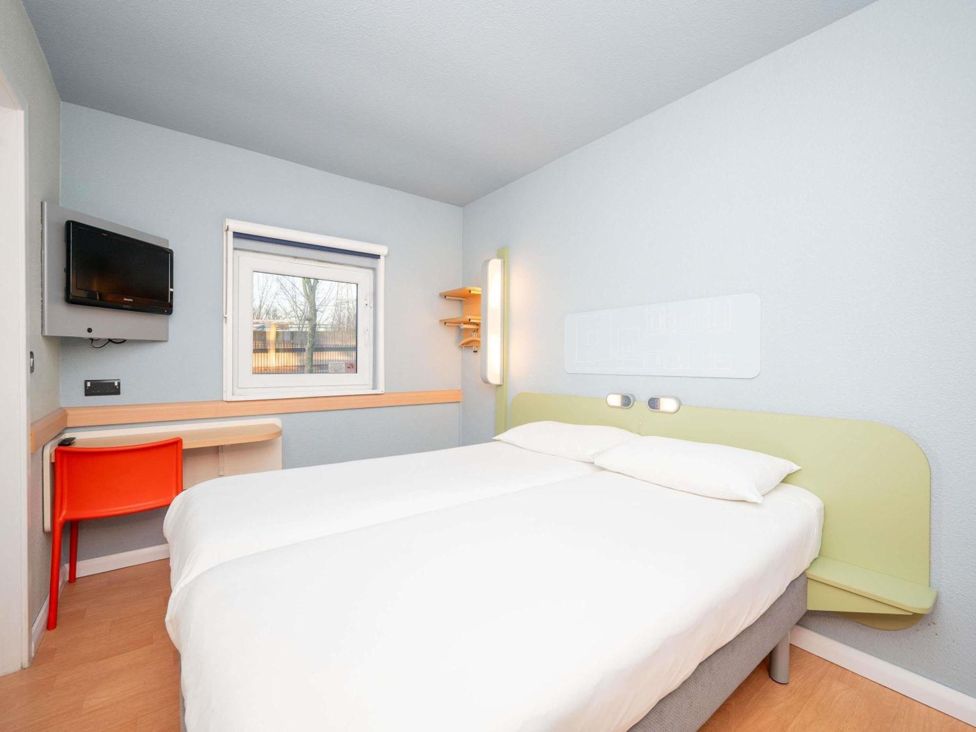 Twin Room,1704955132:JPEG