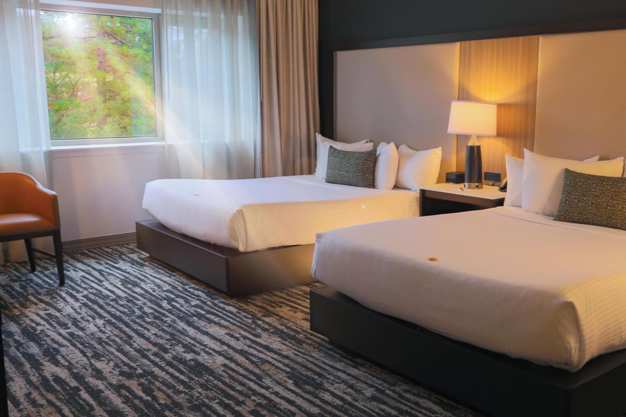Deluxe Queen Room