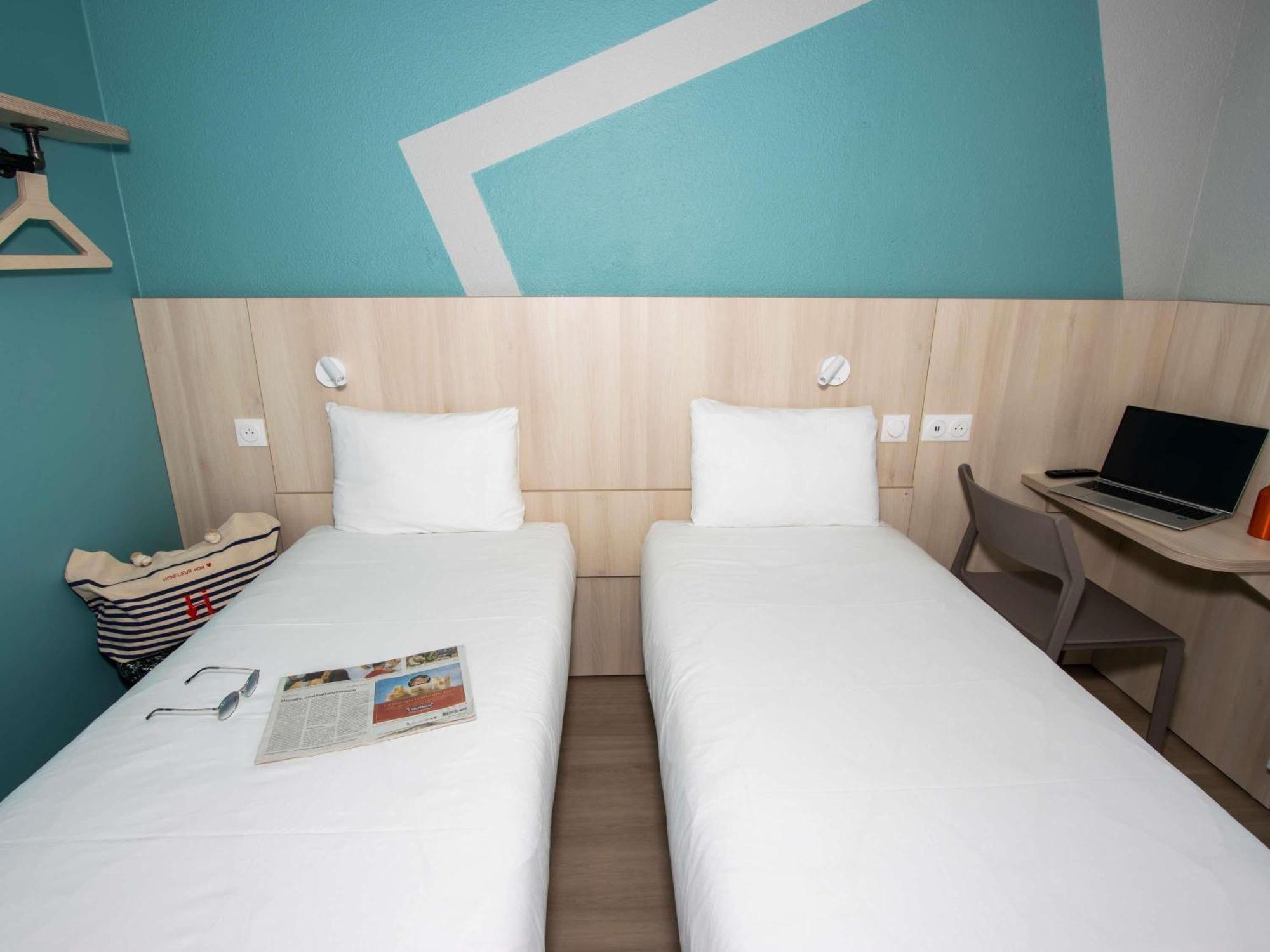 Twin Room,1704982126:JPEG