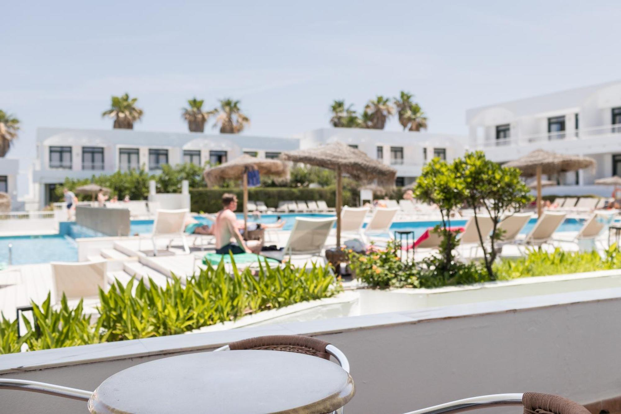 Apartamento con vista a la piscina