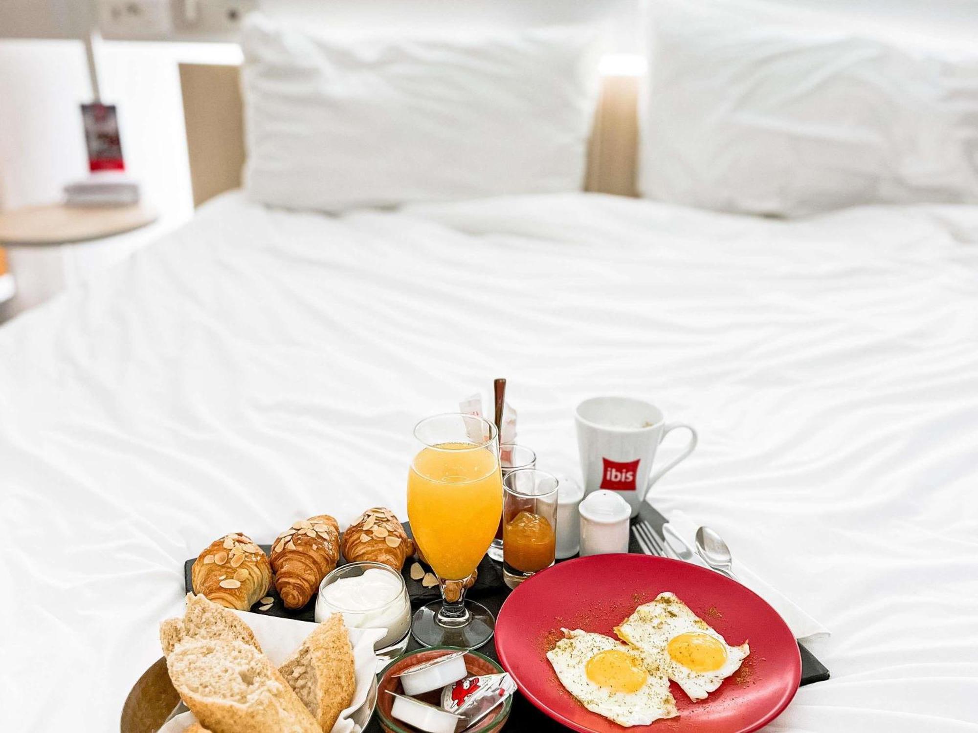 Agora Twin Room By Ibis