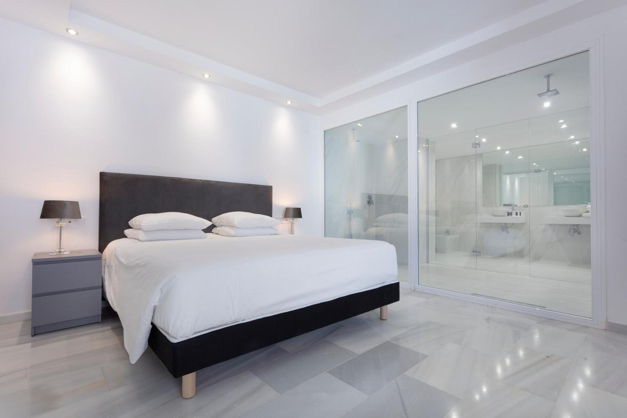 Three-Bedroom Deluxe Apartment