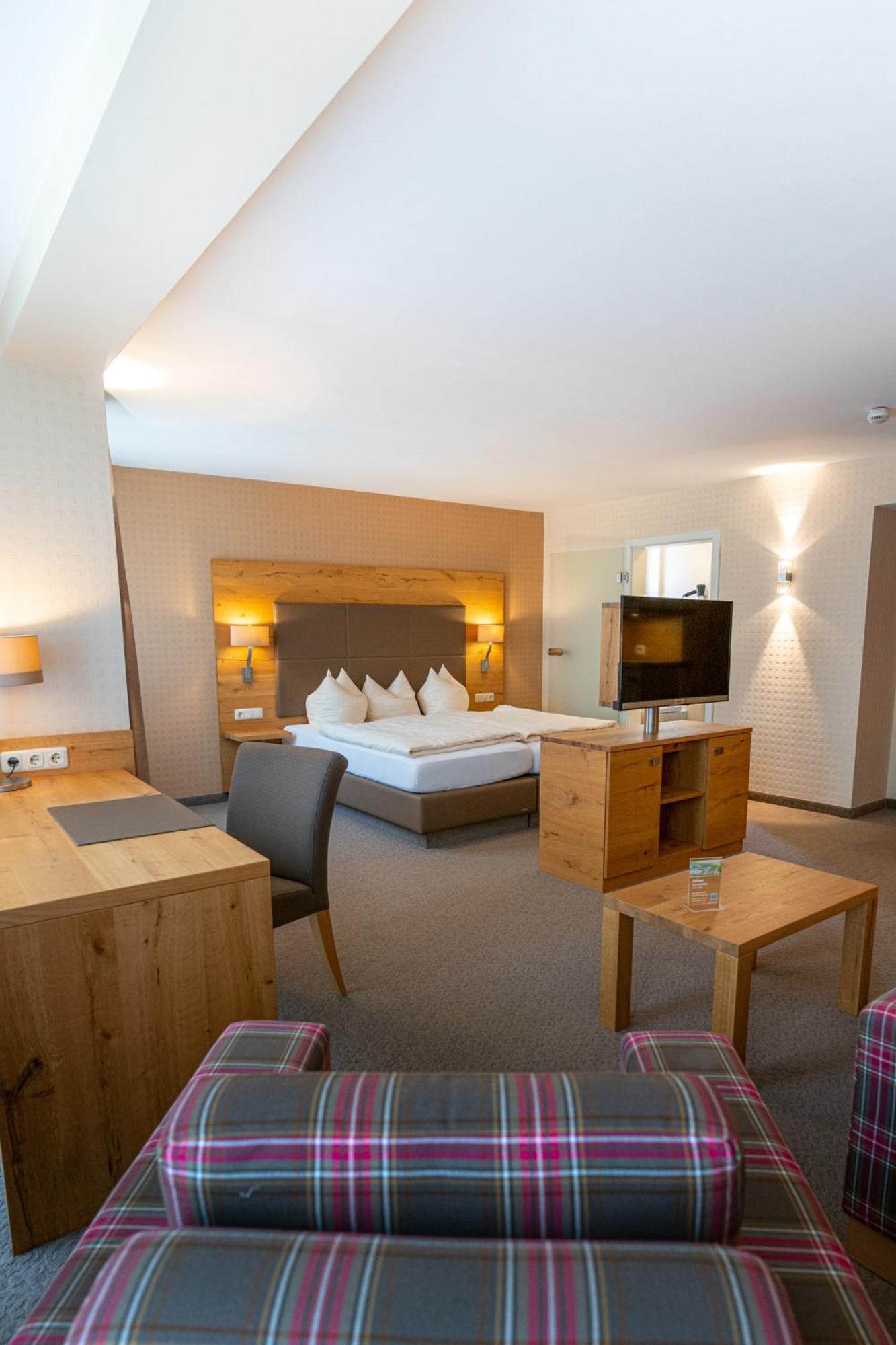 Deluxe Double Room,1705555643:JPEG
