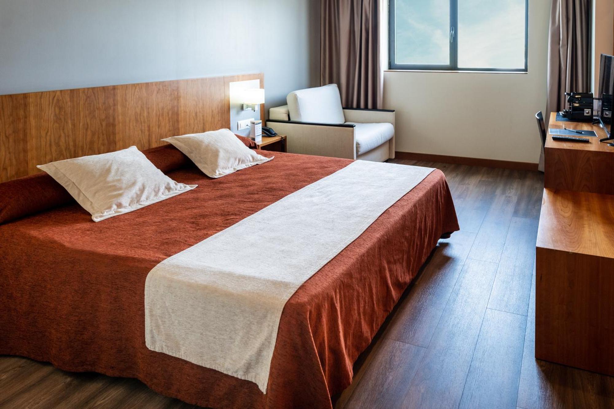 Chambre Triple (2 Adultes & 1 Enfant)