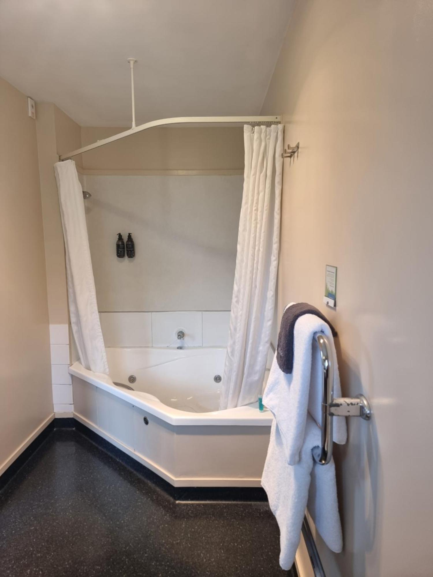 Executive Studio with Spa Bath