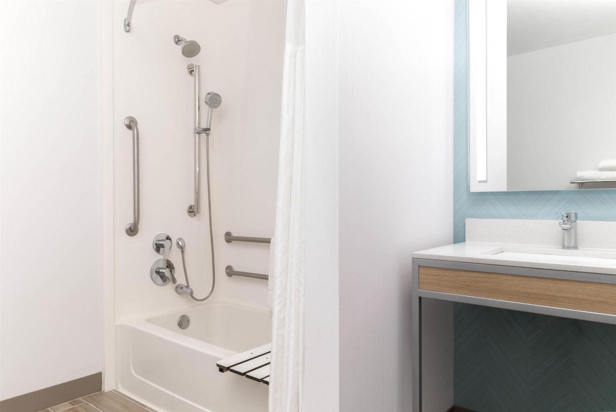King Room with Tub - Mobility and Hearing Access