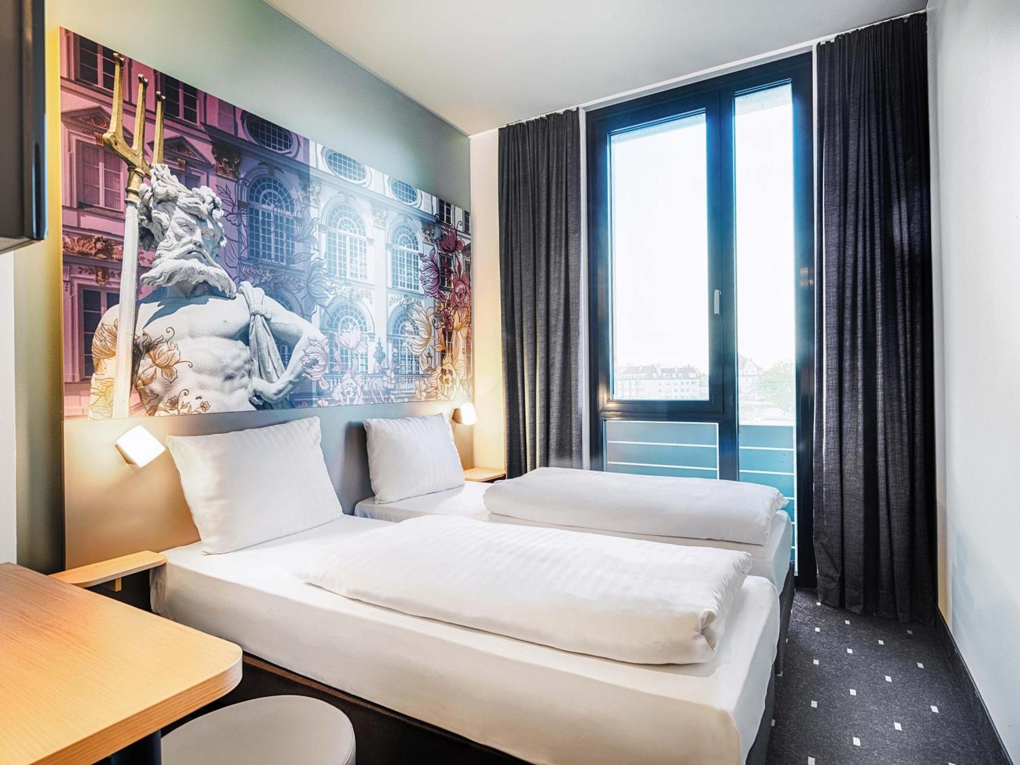 Twin Room,1705585624:JPEG