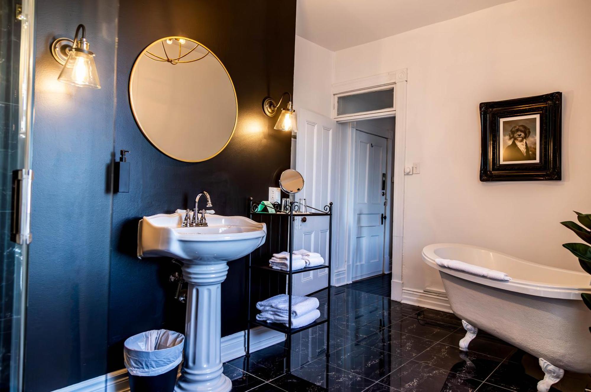 Queen Suite