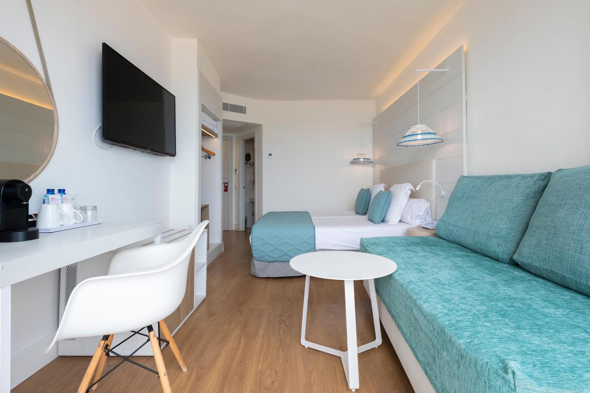 Deluxe Triple Room Sea View