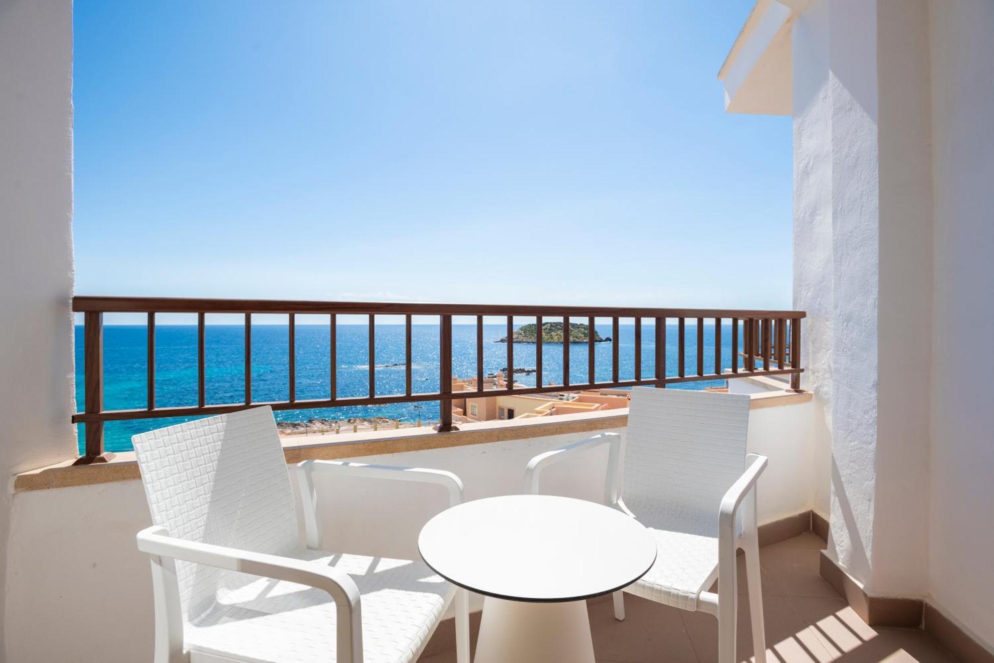 Deluxe Triple Room Sea View