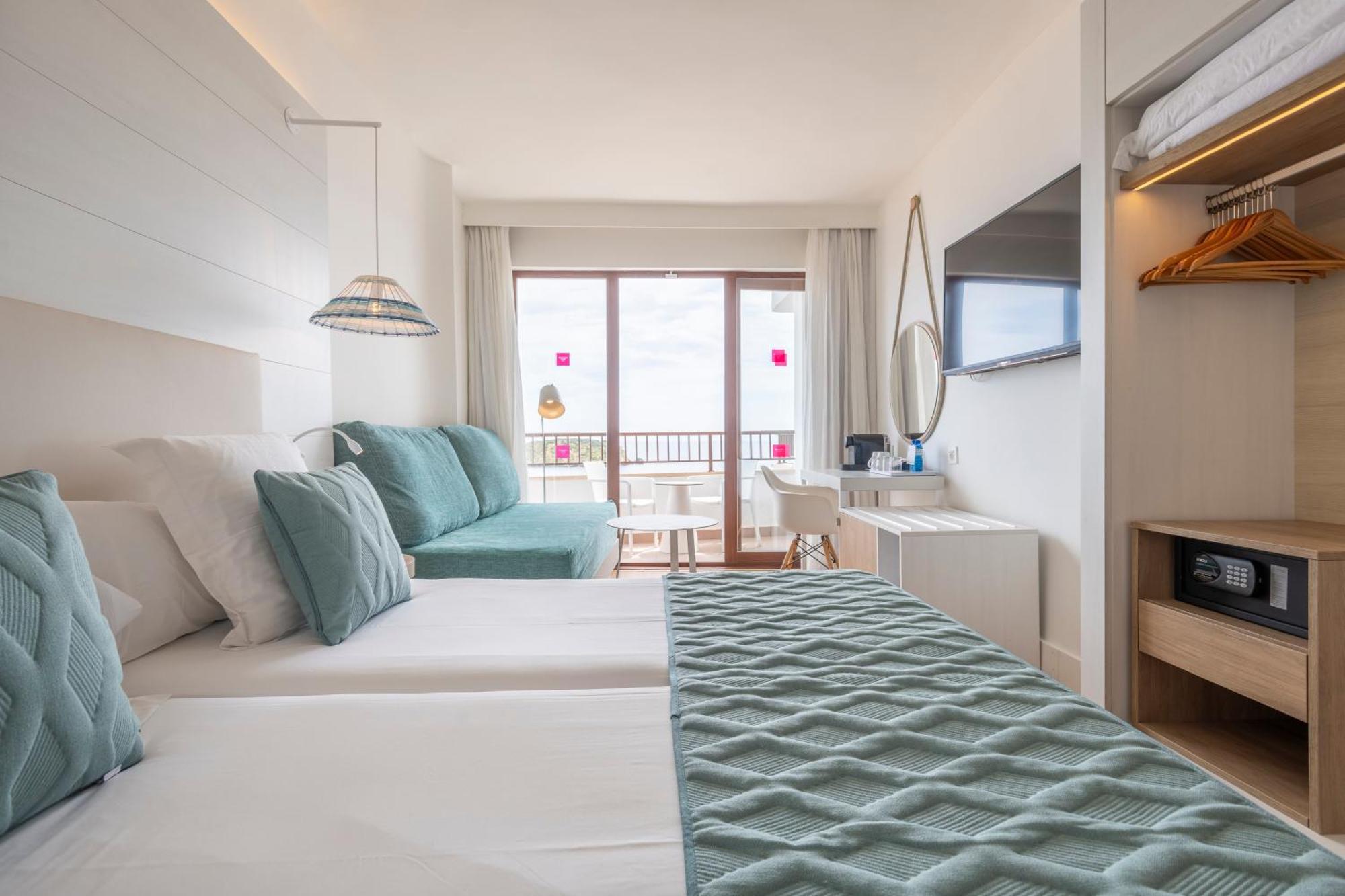 Deluxe Triple Room Sea View