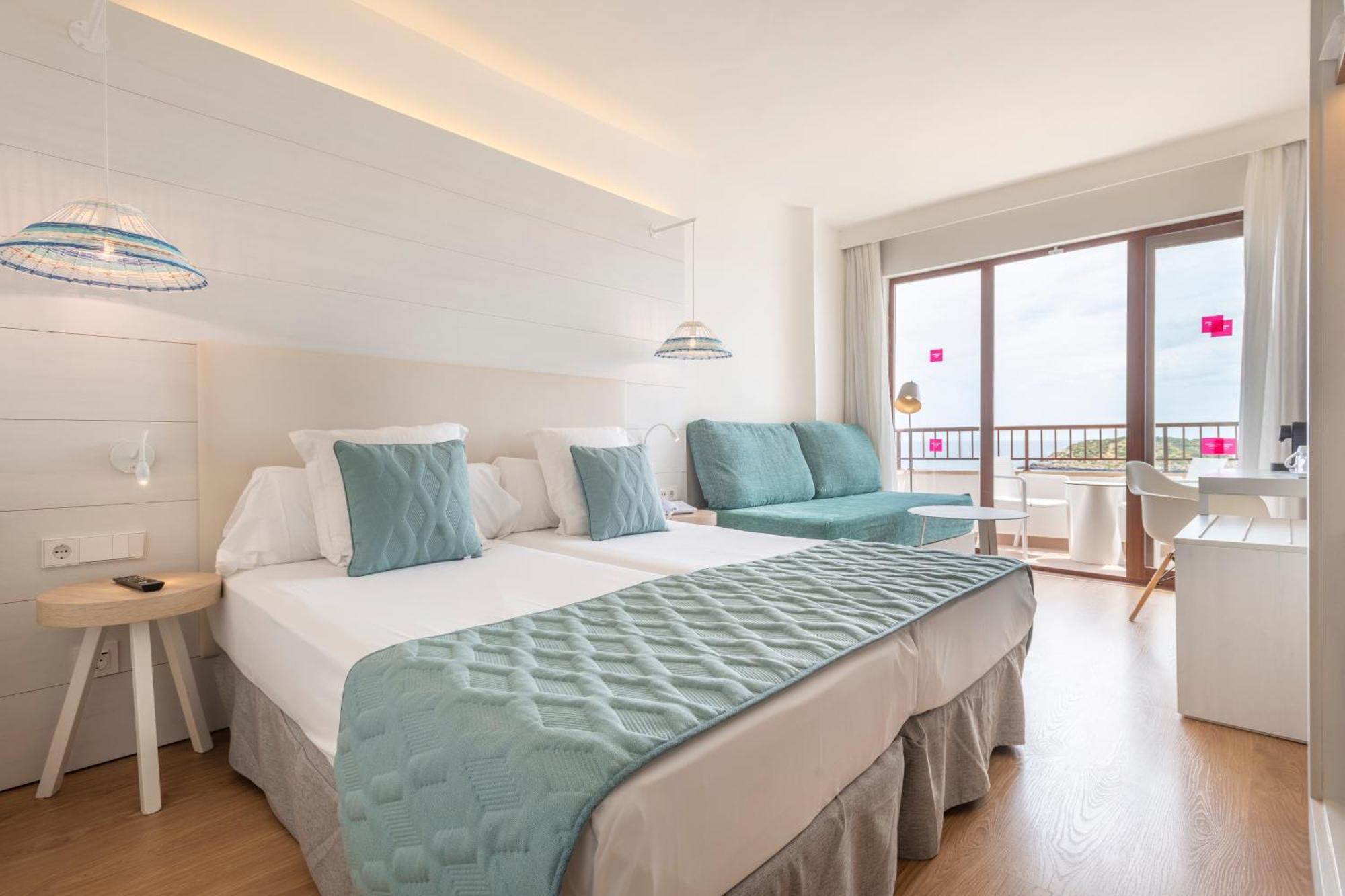 Deluxe Triple Room Sea View