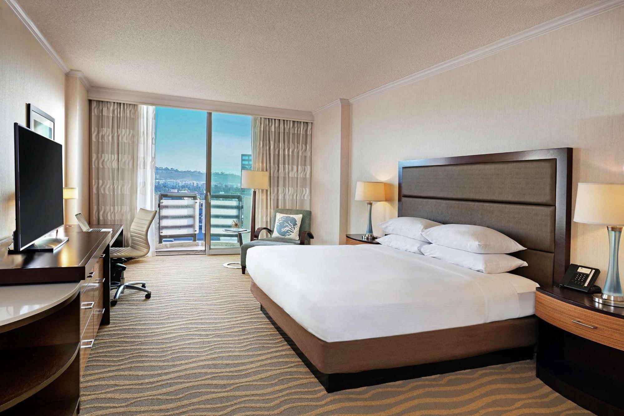 Deluxe King Room Balcony Top Floor