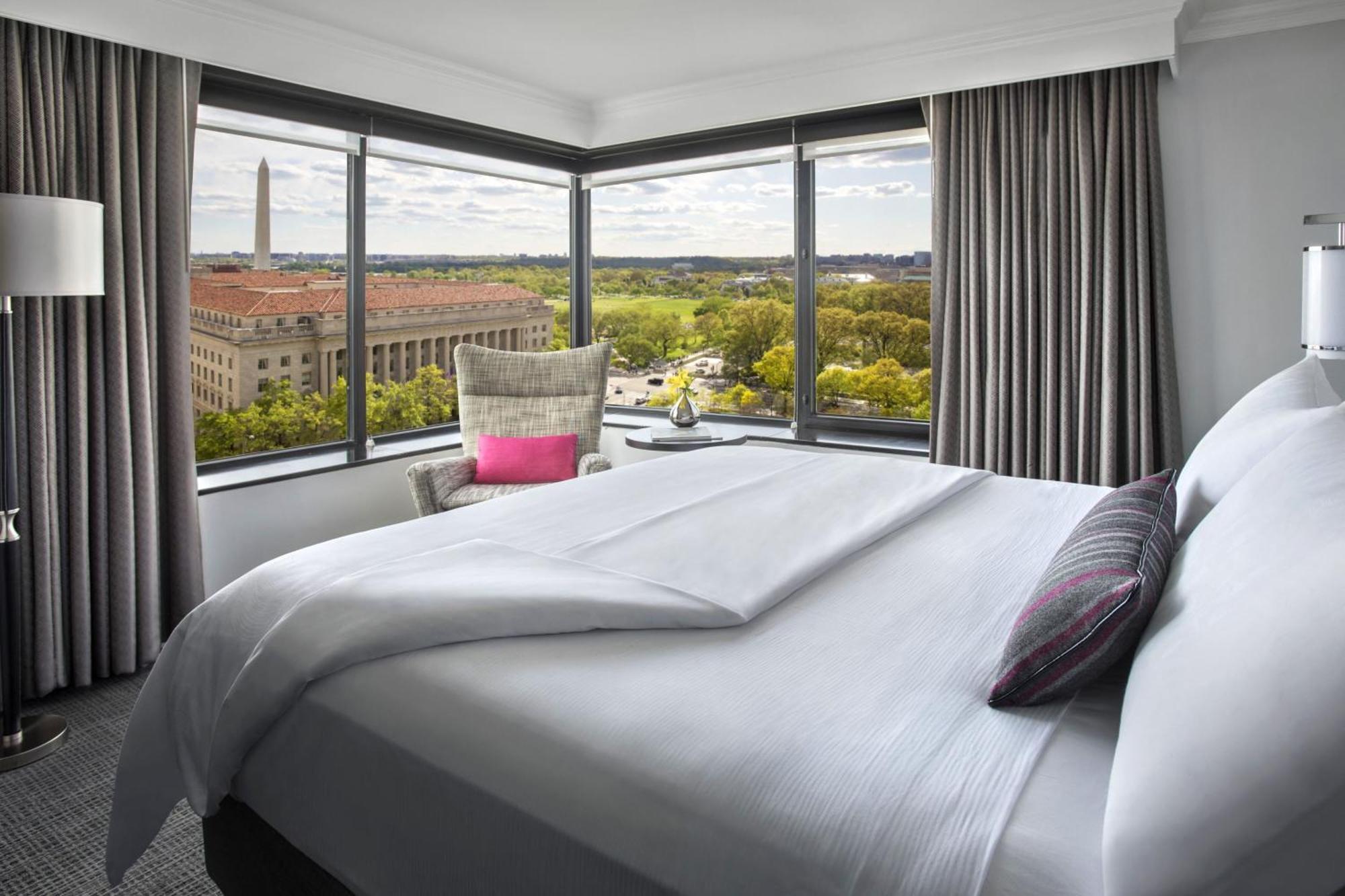 Executive Level King Room Monument View