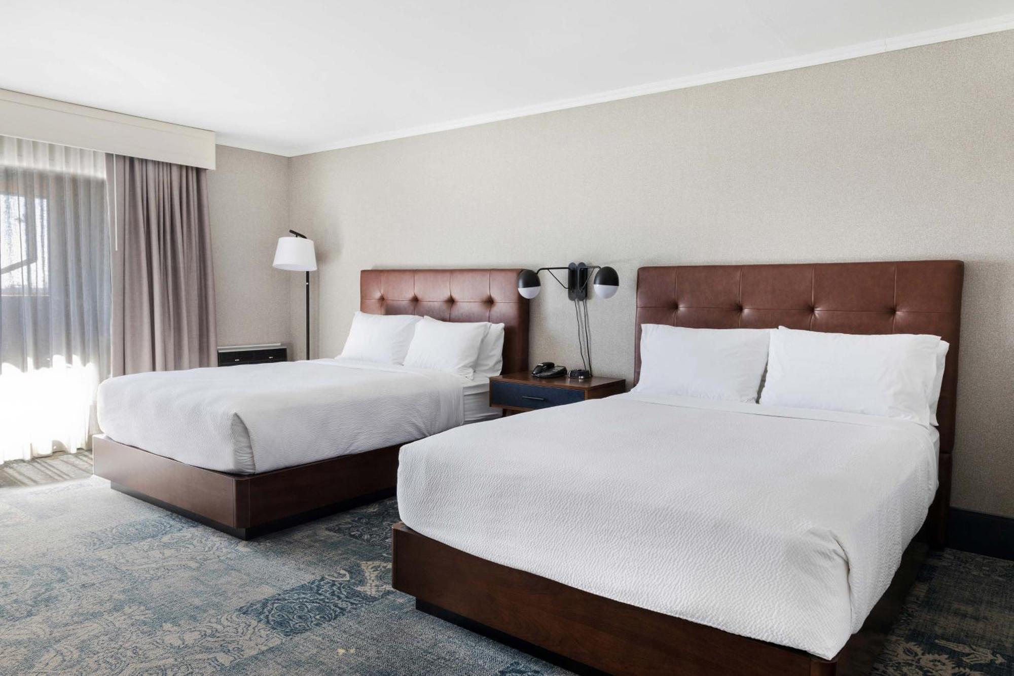 Zimmer mit 2 Queensize-Betten und barrierefreier Badewanne - barrierefrei / für Hörgeschädigte geeignet