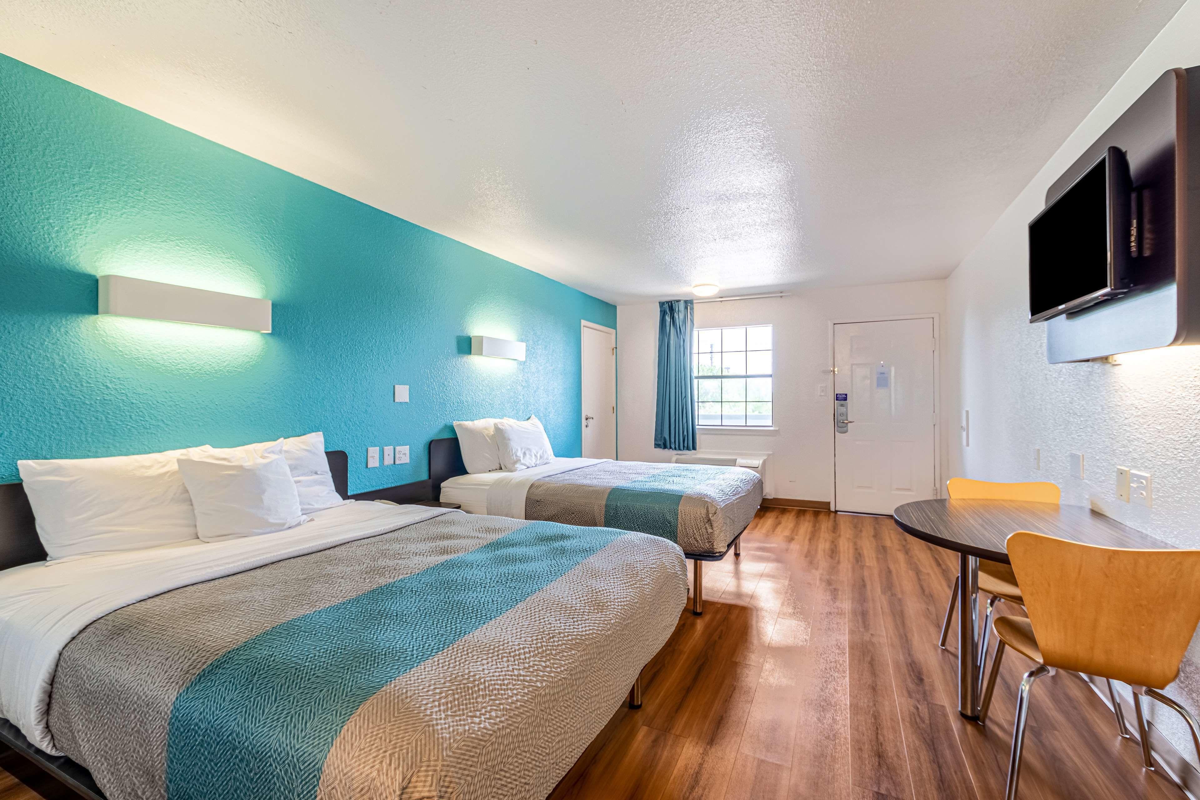 Deluxe Queen Room with Two Queen Beds - Non-Smoking