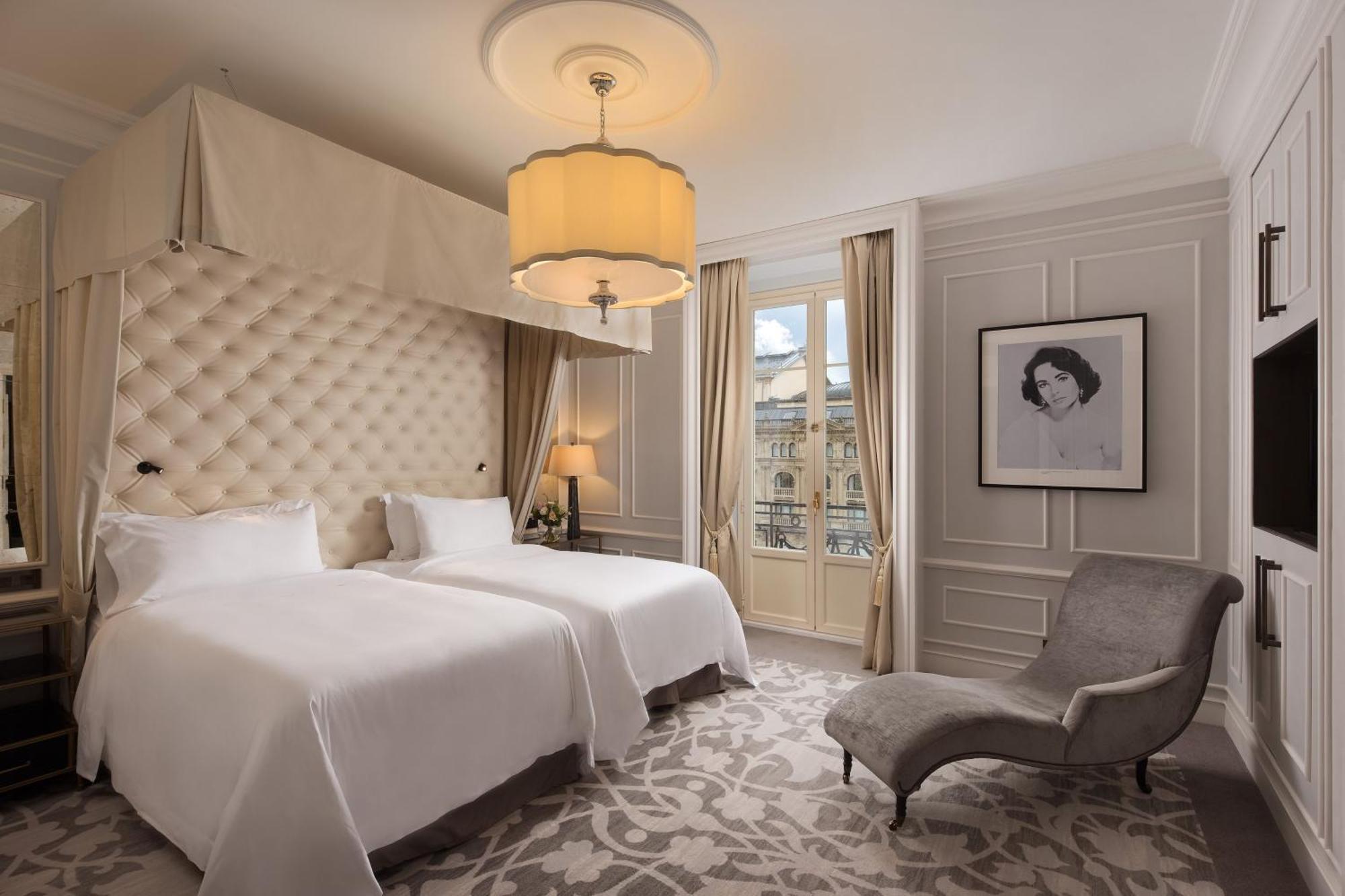Royal Suite 1 Bedroom Suite 2 Twin or Single Beds