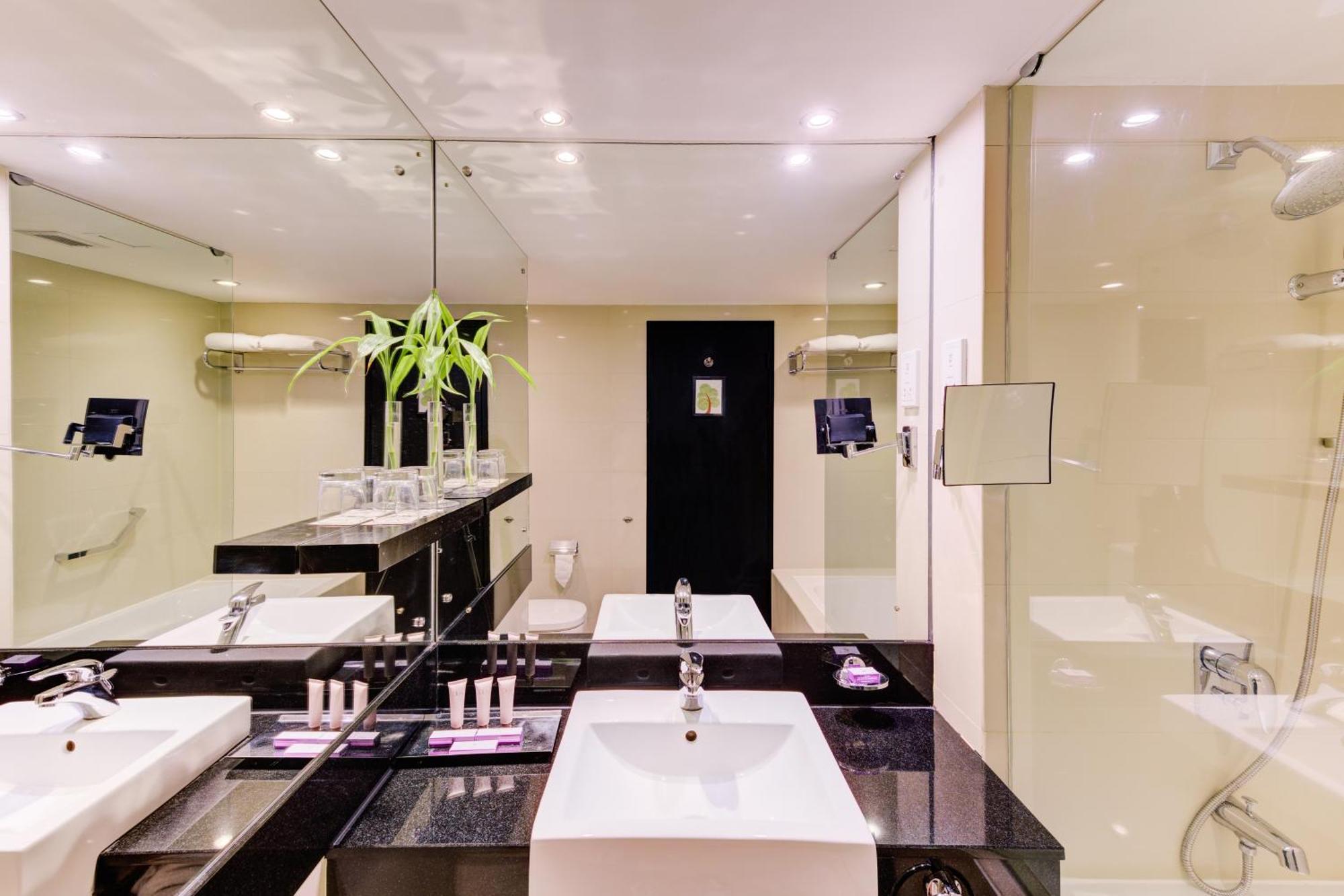 Premium Room Pool & Lakeview