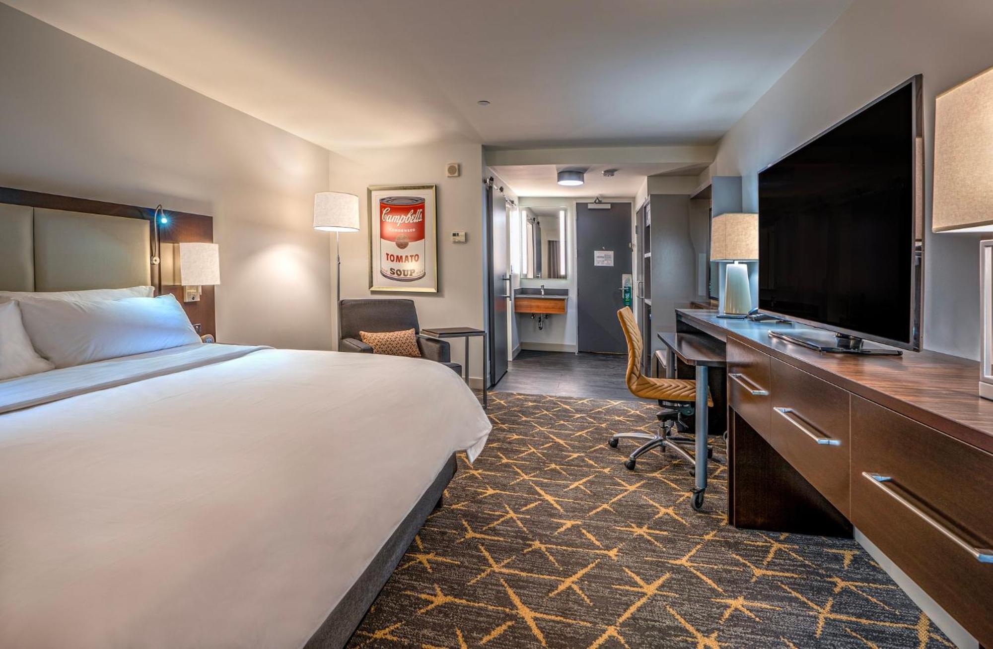 Chambre Lit King-Size - Accessible aux Personnes à Mobilité Réduite / Adapté aux Malentendants