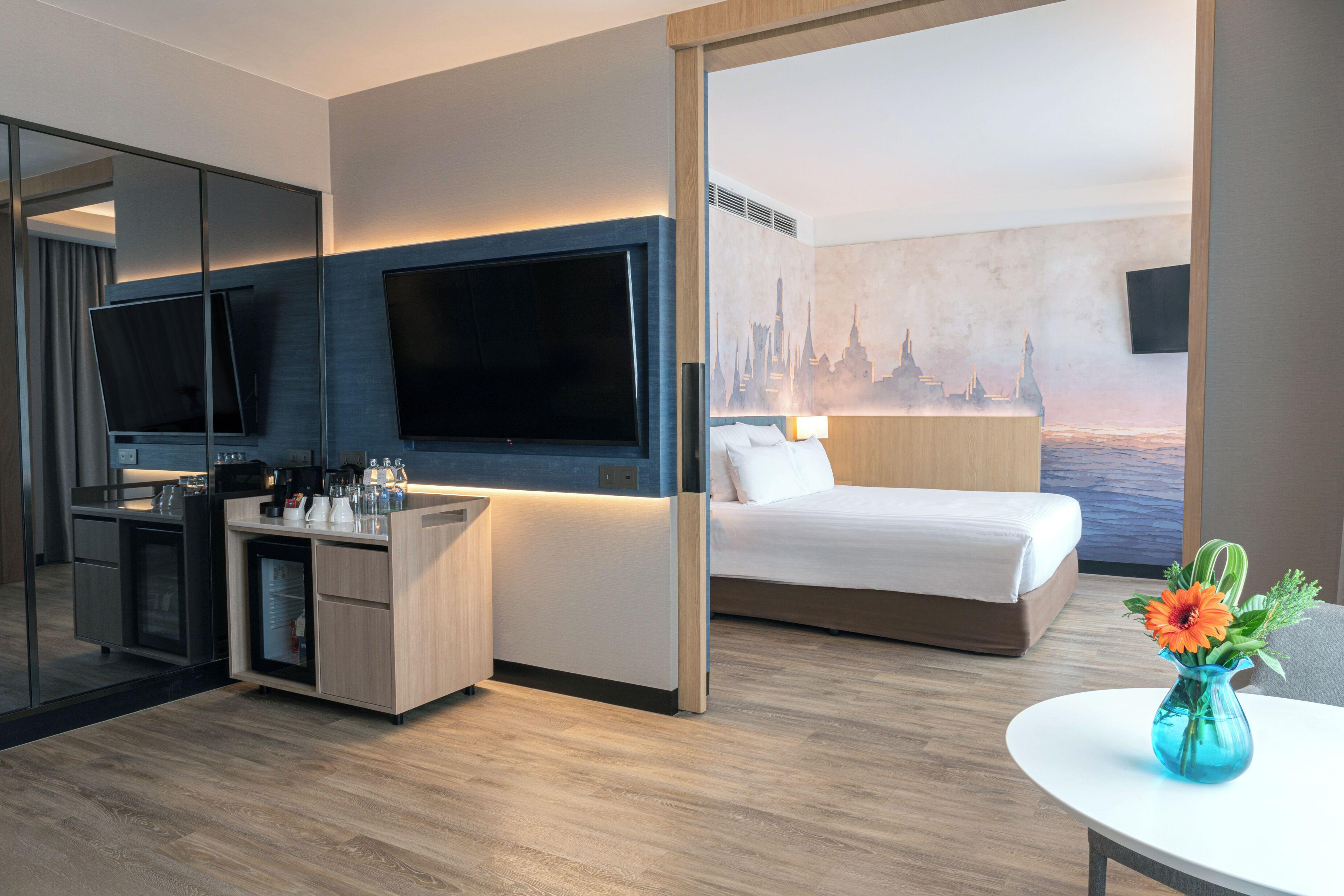 Junior Suite with Queen Bed