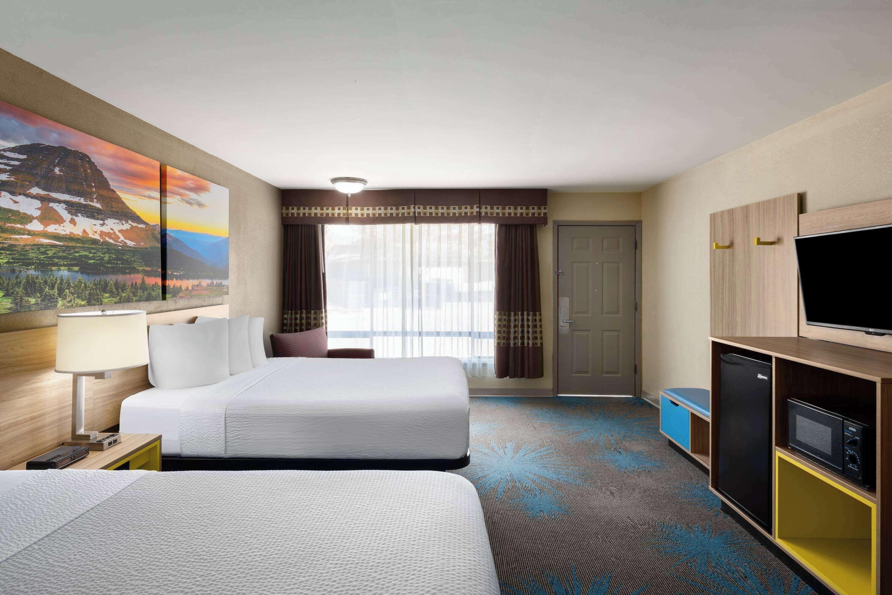 Queen Room with Two Queen Beds and Roll-in Shower - Mobility Accessible/Non-Smoking