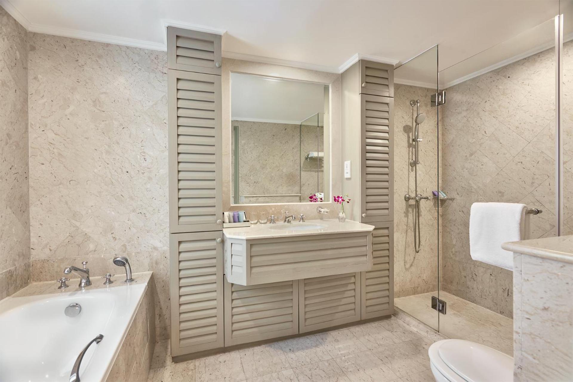 Poolside Suite