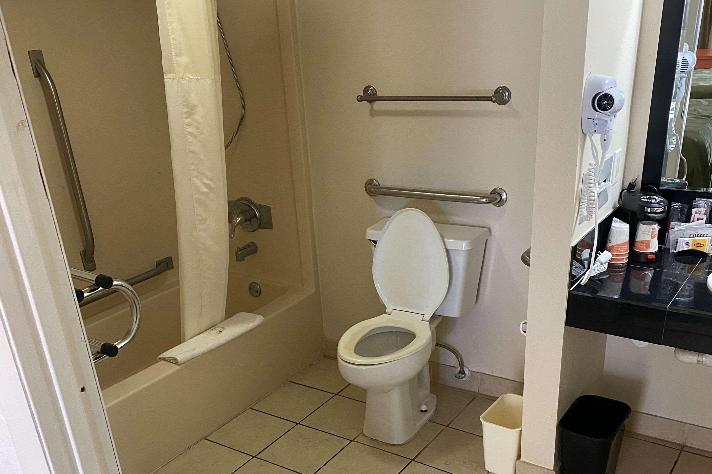 Queen Room with Two Queen Beds - Accessible/Non-Smoking