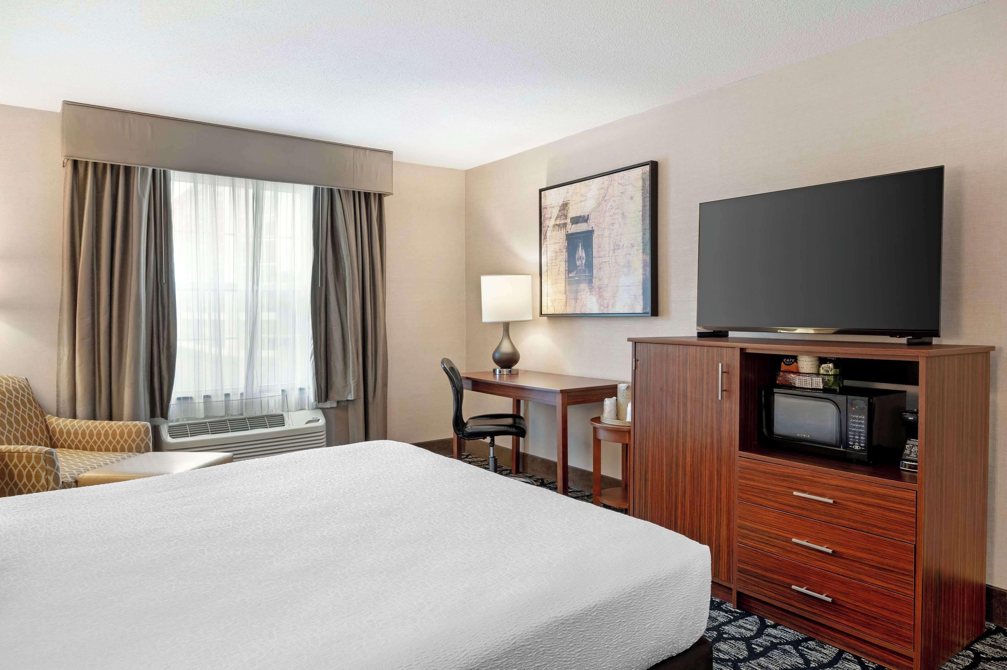 King Room with Walk-In Shower - Non Smoking