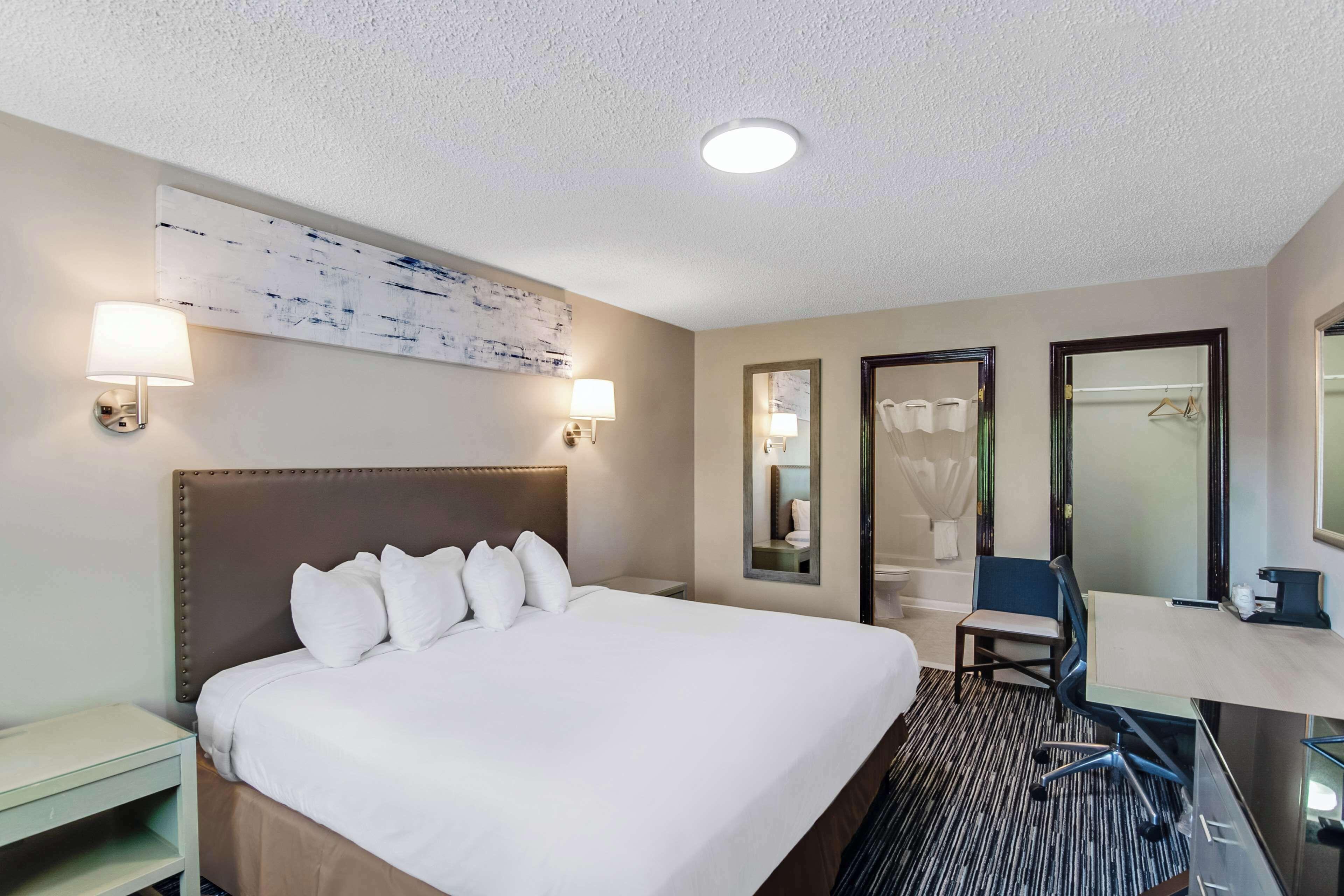Standard King Room - Non-Smoking