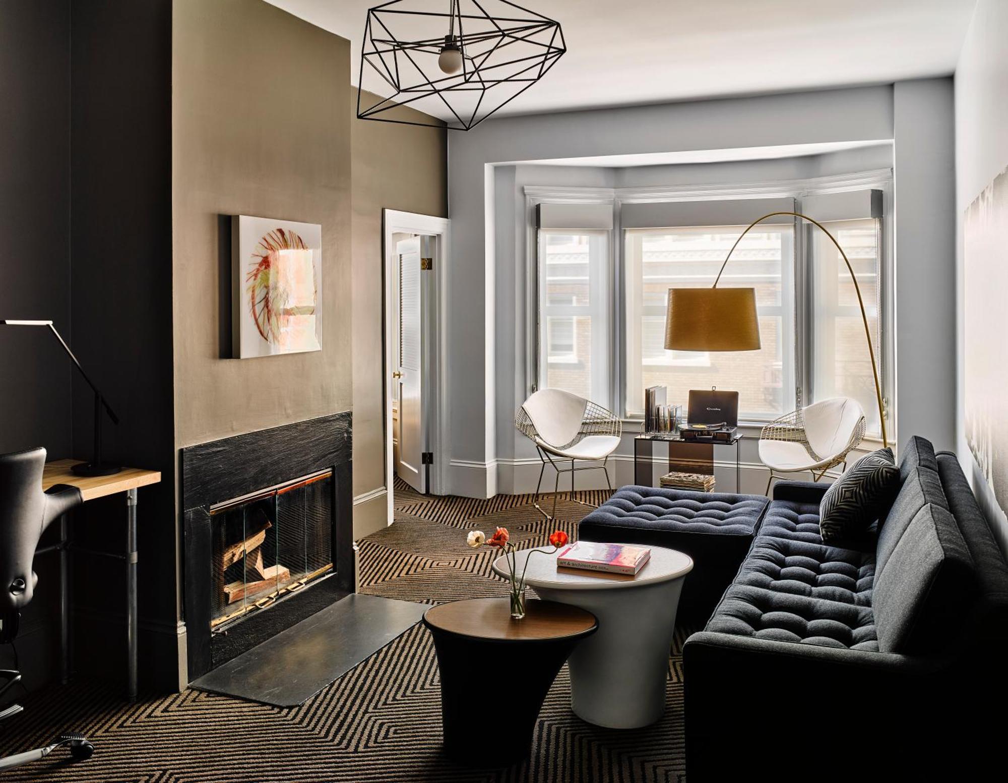 Deluxe King Suite