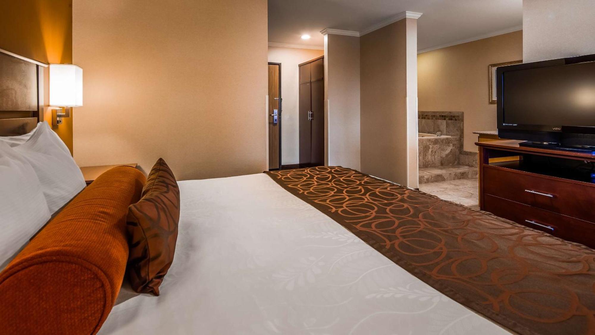 Deluxe Suite mit Kingsize-Bett und Whirlpool-Badewanne - Nichtraucher