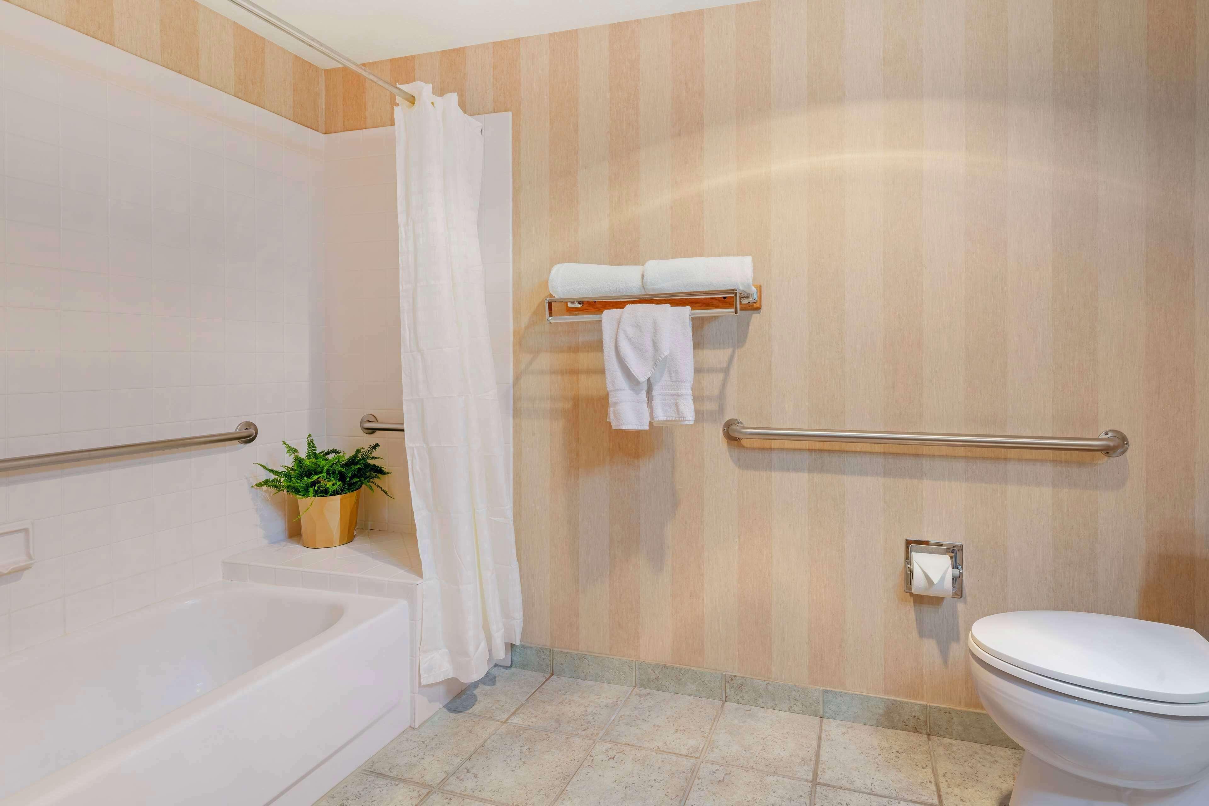 Queen Room - Disability Access