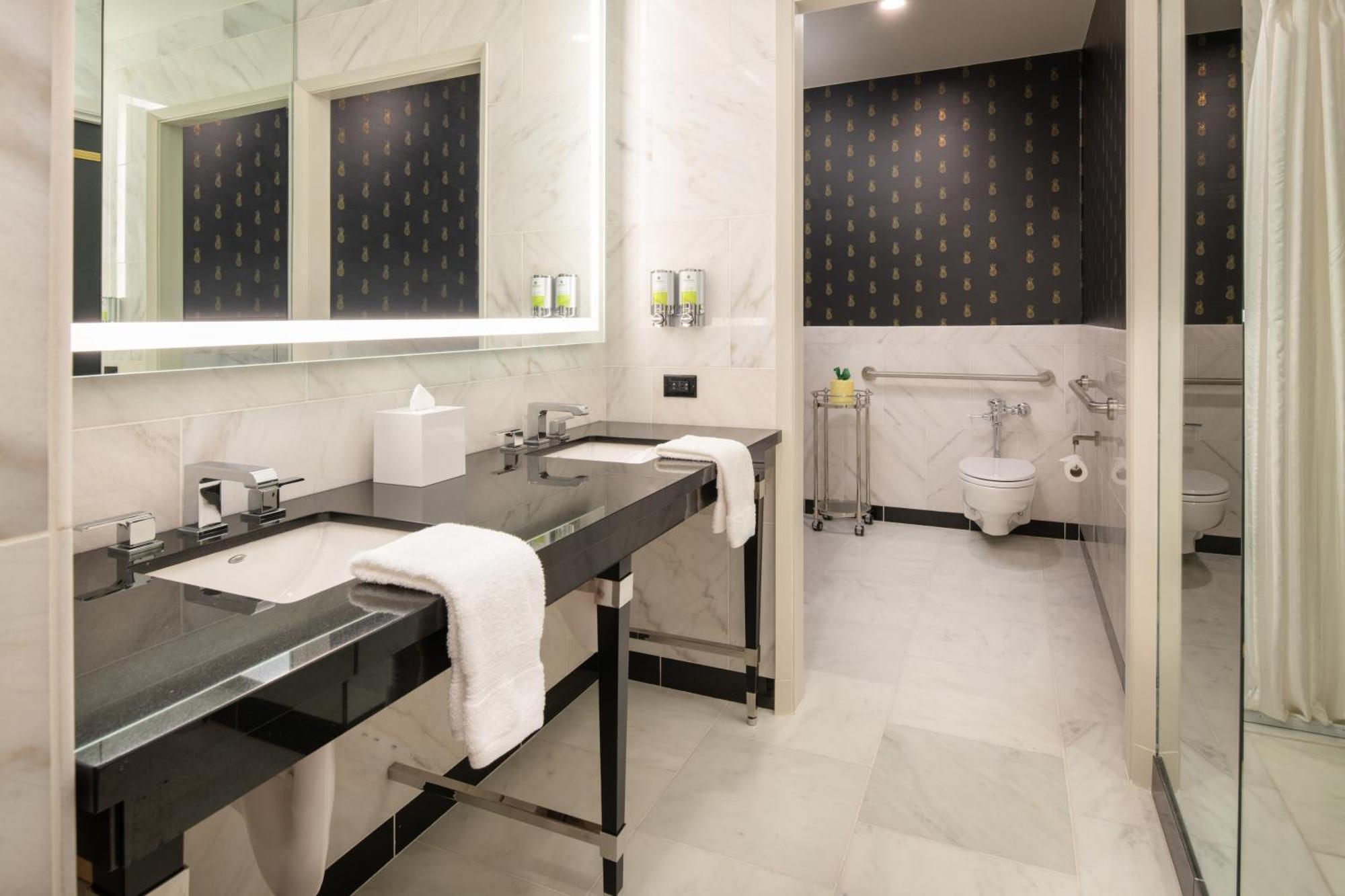Persona Queen Mobility Accessible w or Roll Shower & Comm Features