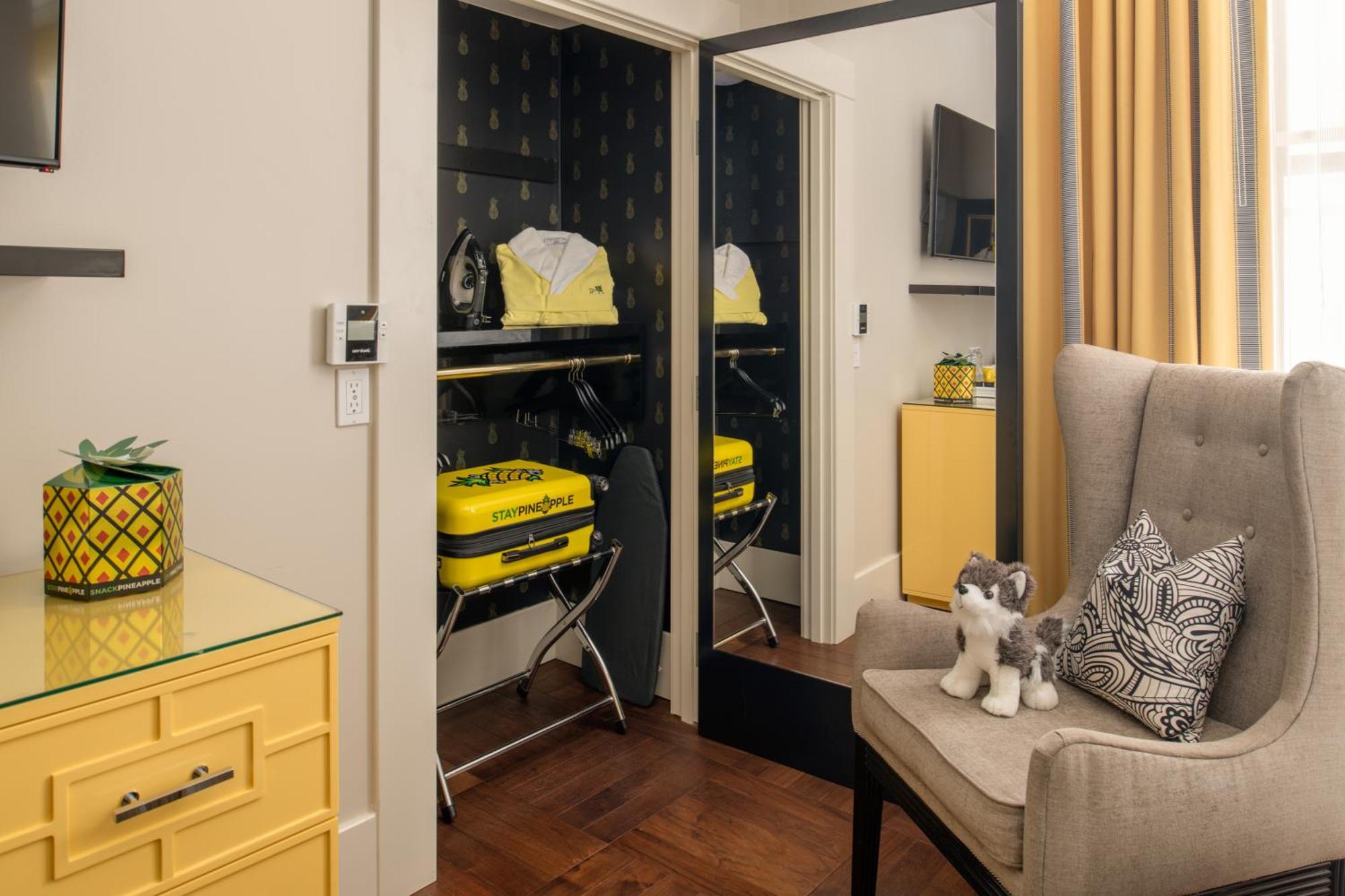 Persona Queen Mobility Accessible w or Roll Shower & Comm Features