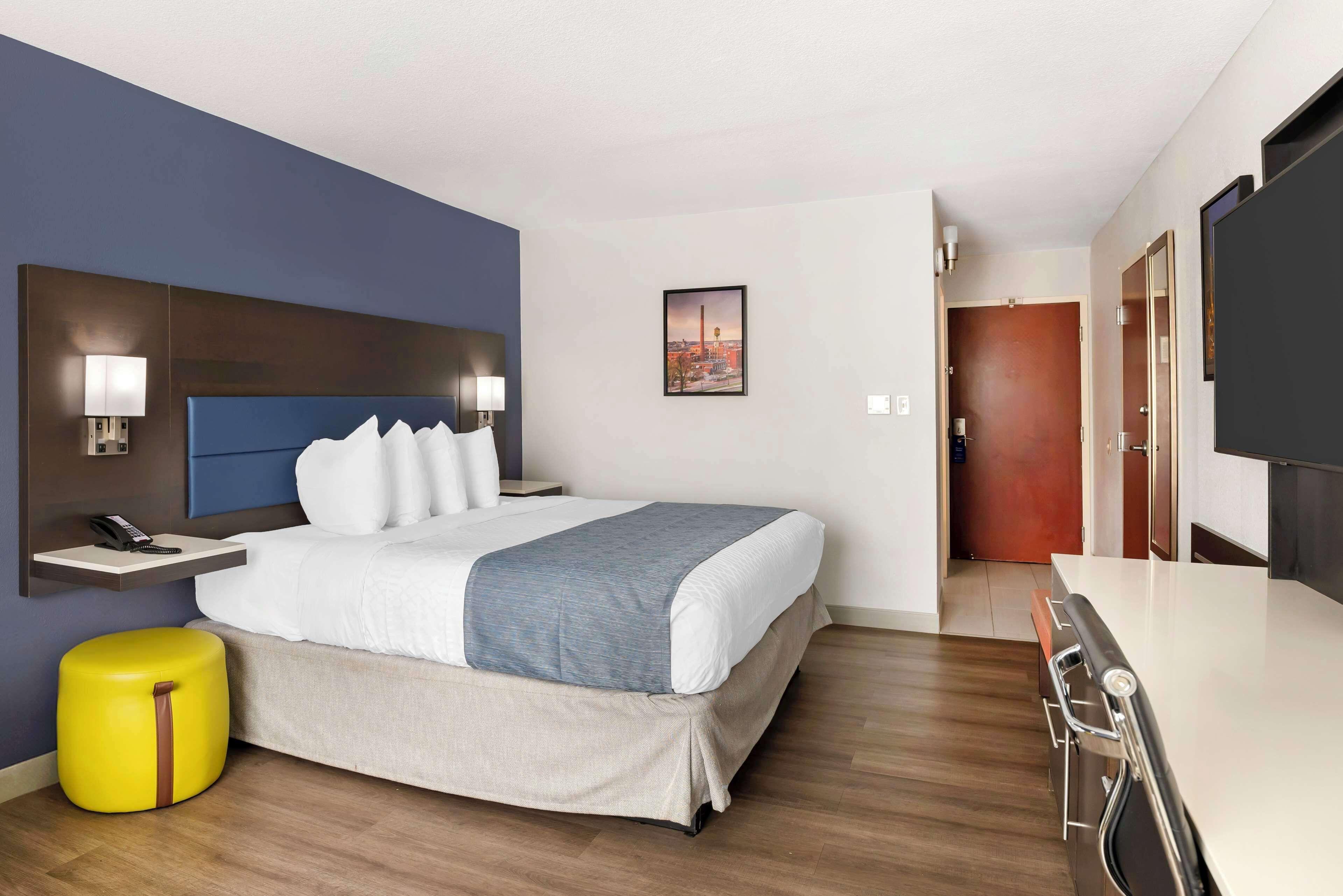 King Room Roll Shower Disability Access or Non-Smoking