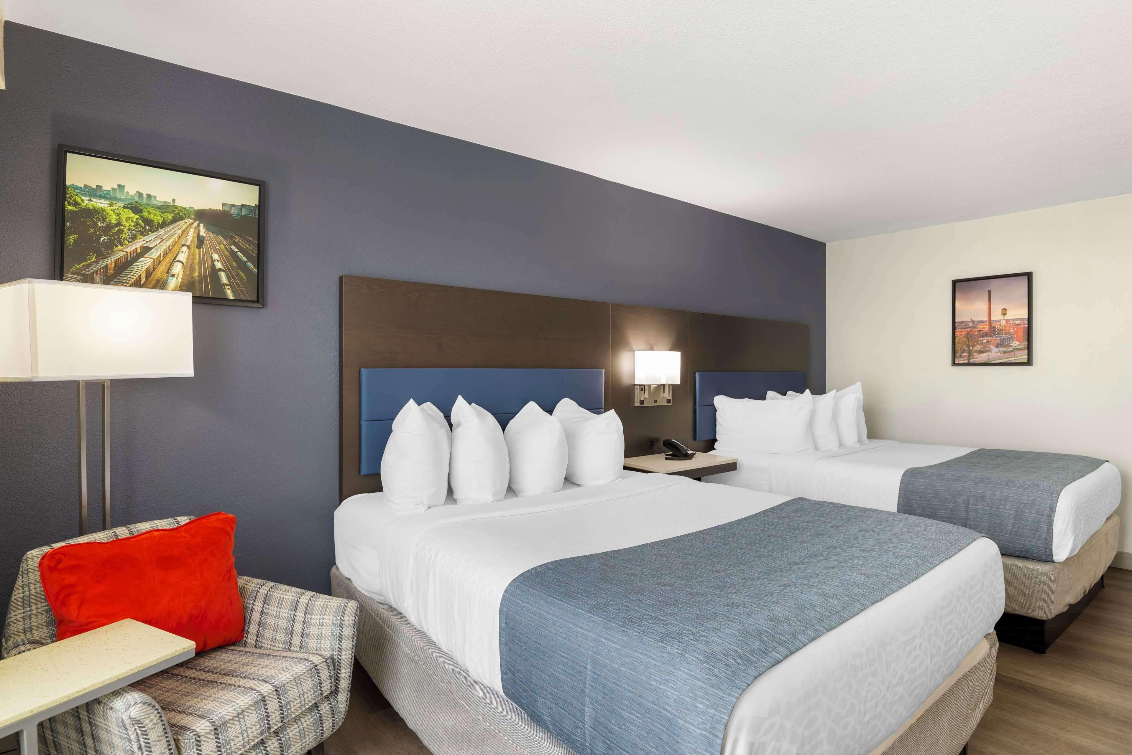 Queen Room Two Queen Beds Bath Tub Disability Access or Non-Smoking