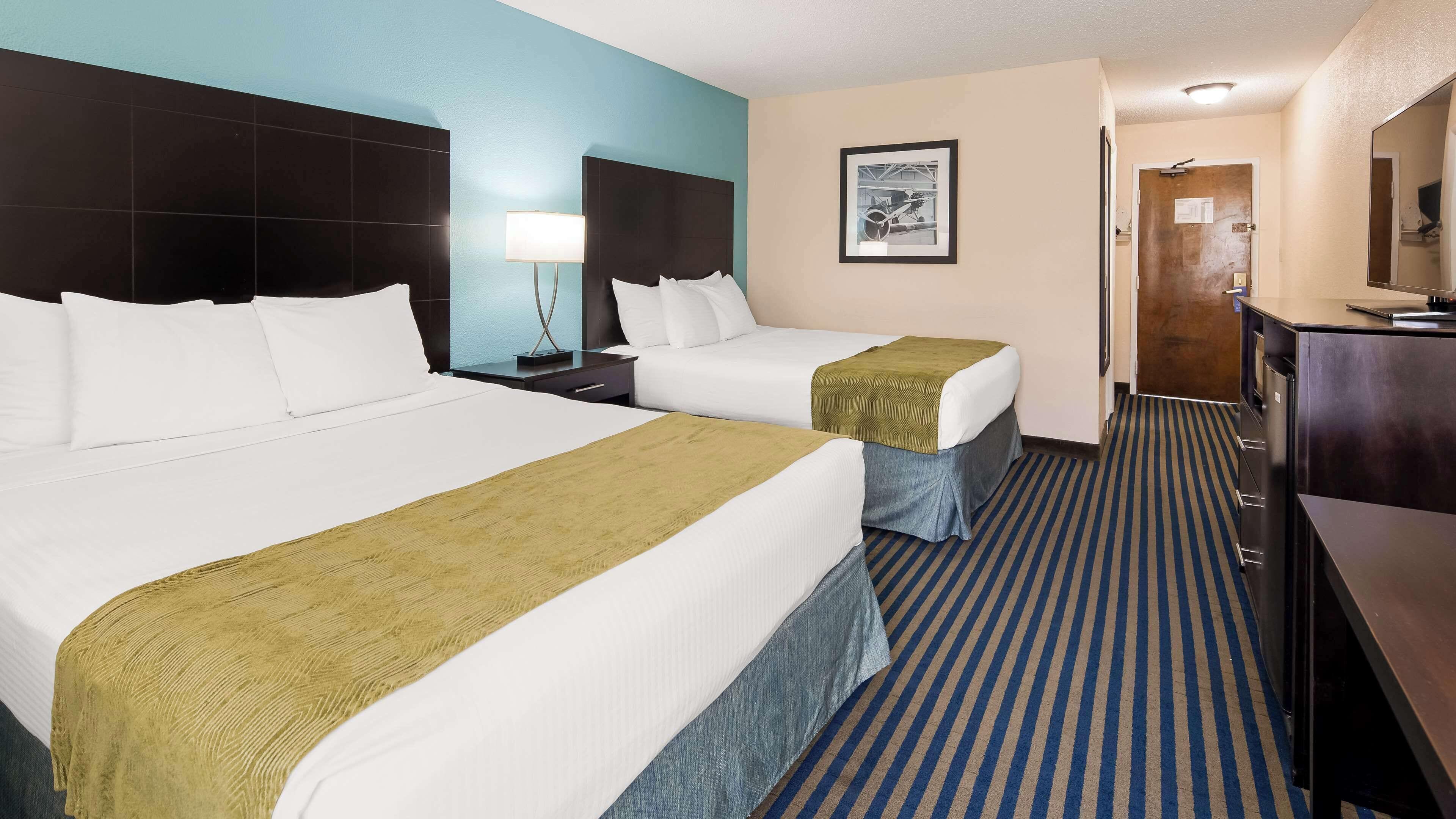 Queen Room with Two Queen Beds - Non-Smoking