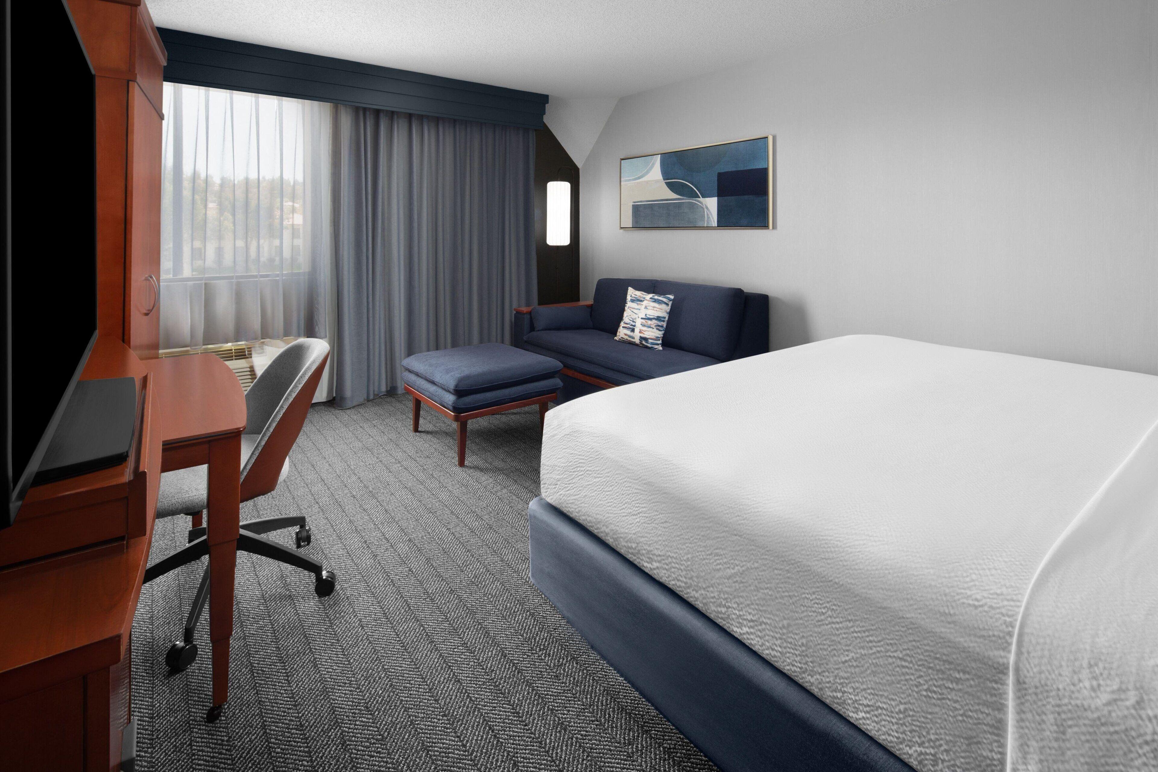 King Room Courtyard View Sofa Bed