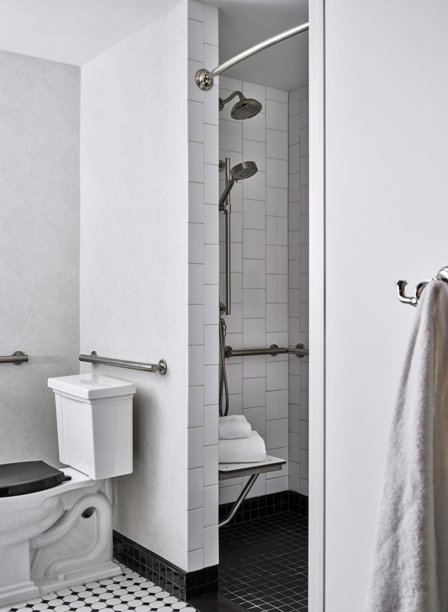 Habitación adaptada para personas con movilidad reducida - Cama grande