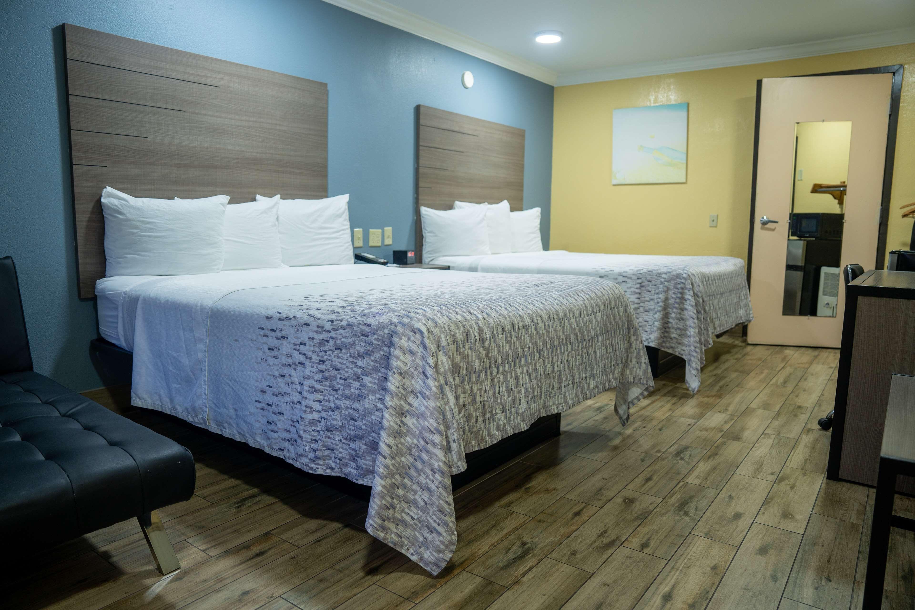 Queen Room Two Queen Beds Non Smoking