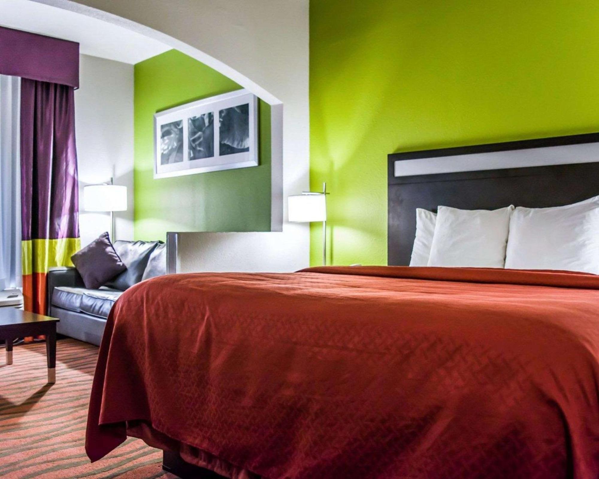 King Bed Suite Non-Smoking