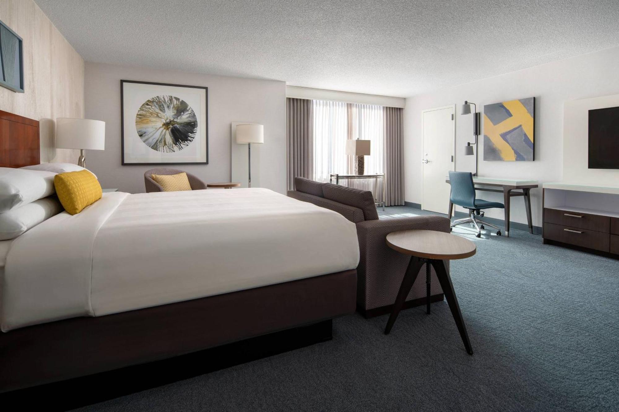 Junior Suite King Bed,1608784786:JPEG