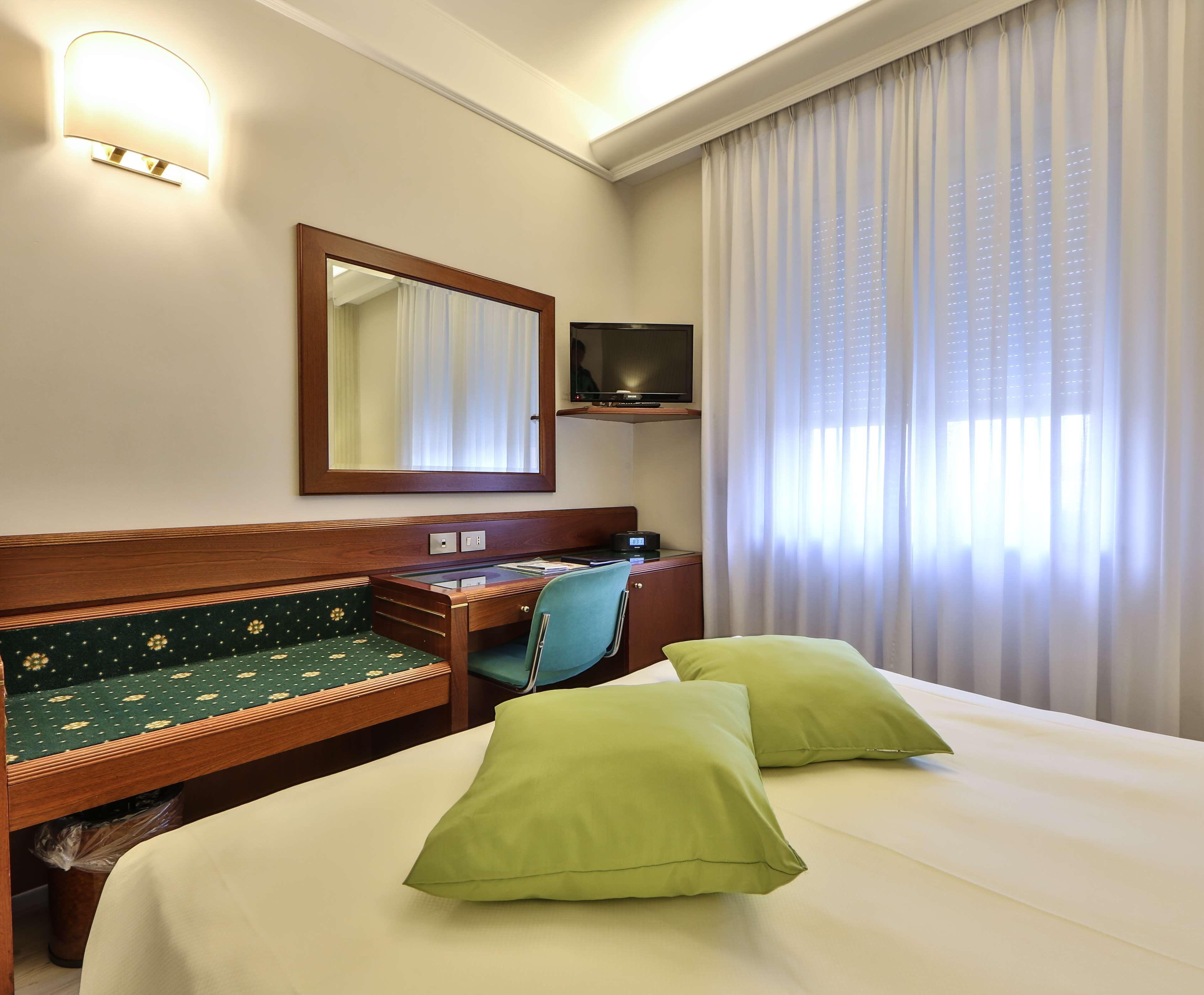 Standard Queen Room