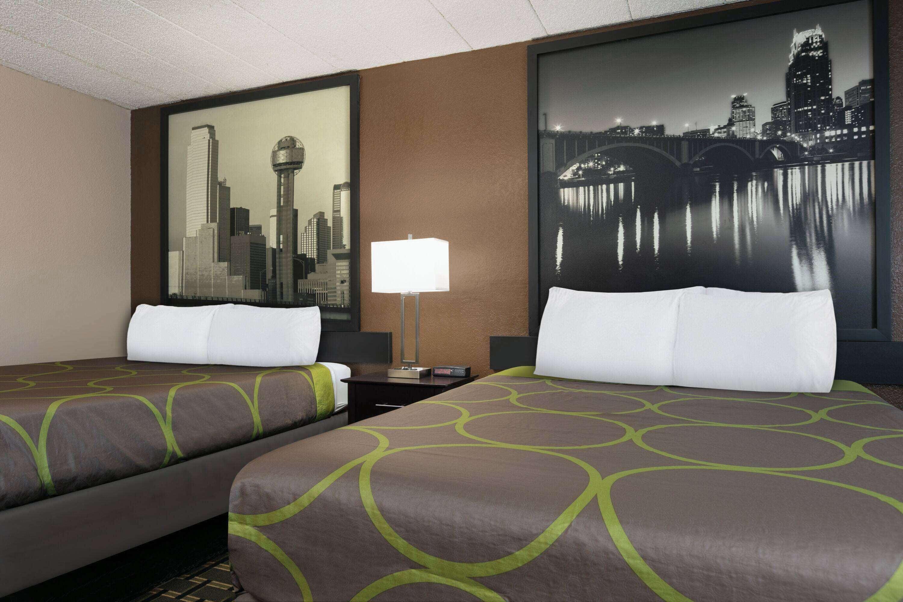 Queen Room with Two Queen Beds and Bath Tub - Mobility Accessible/Non-Smoking