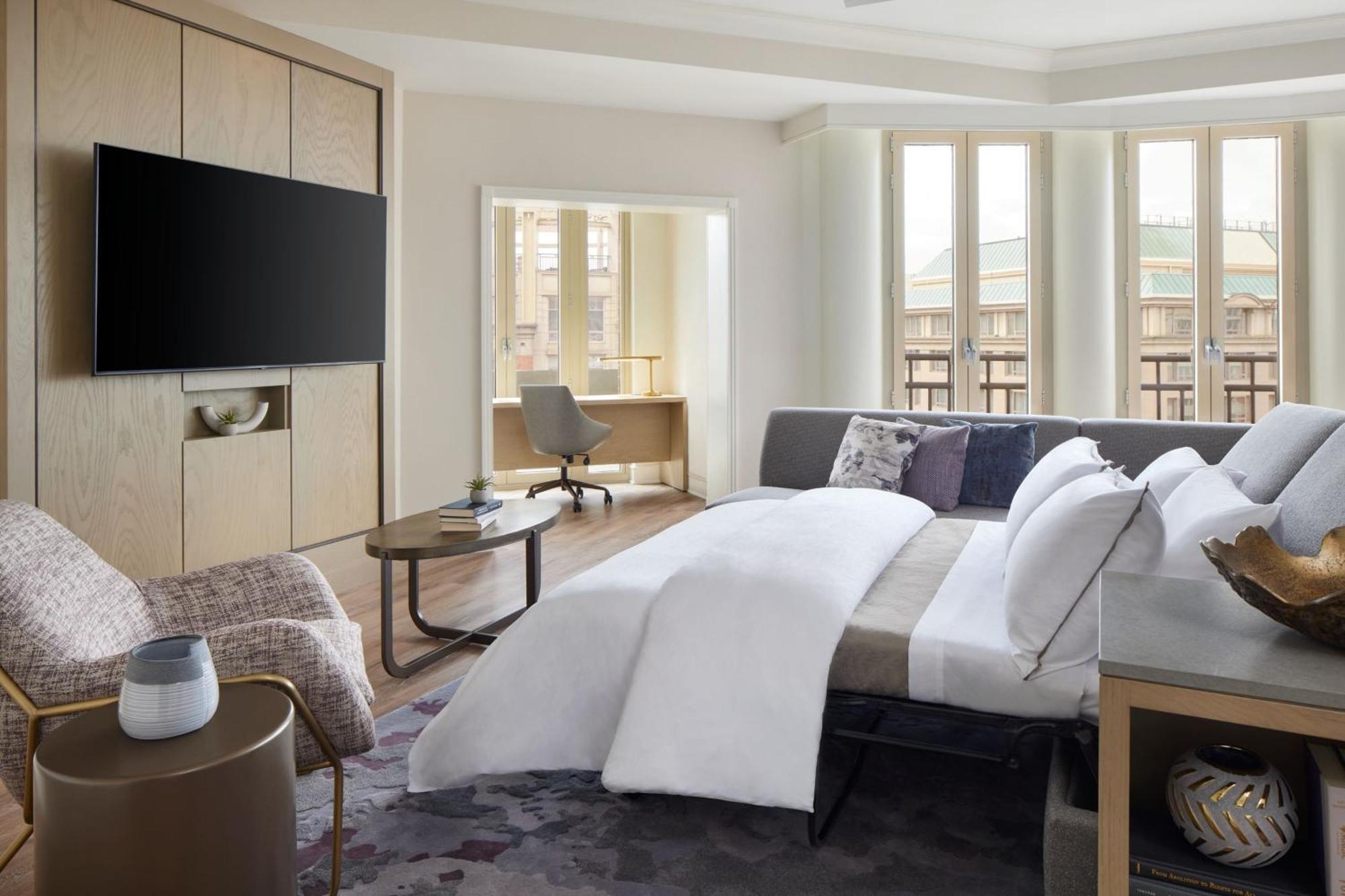 Presidential Suite City view Top floor