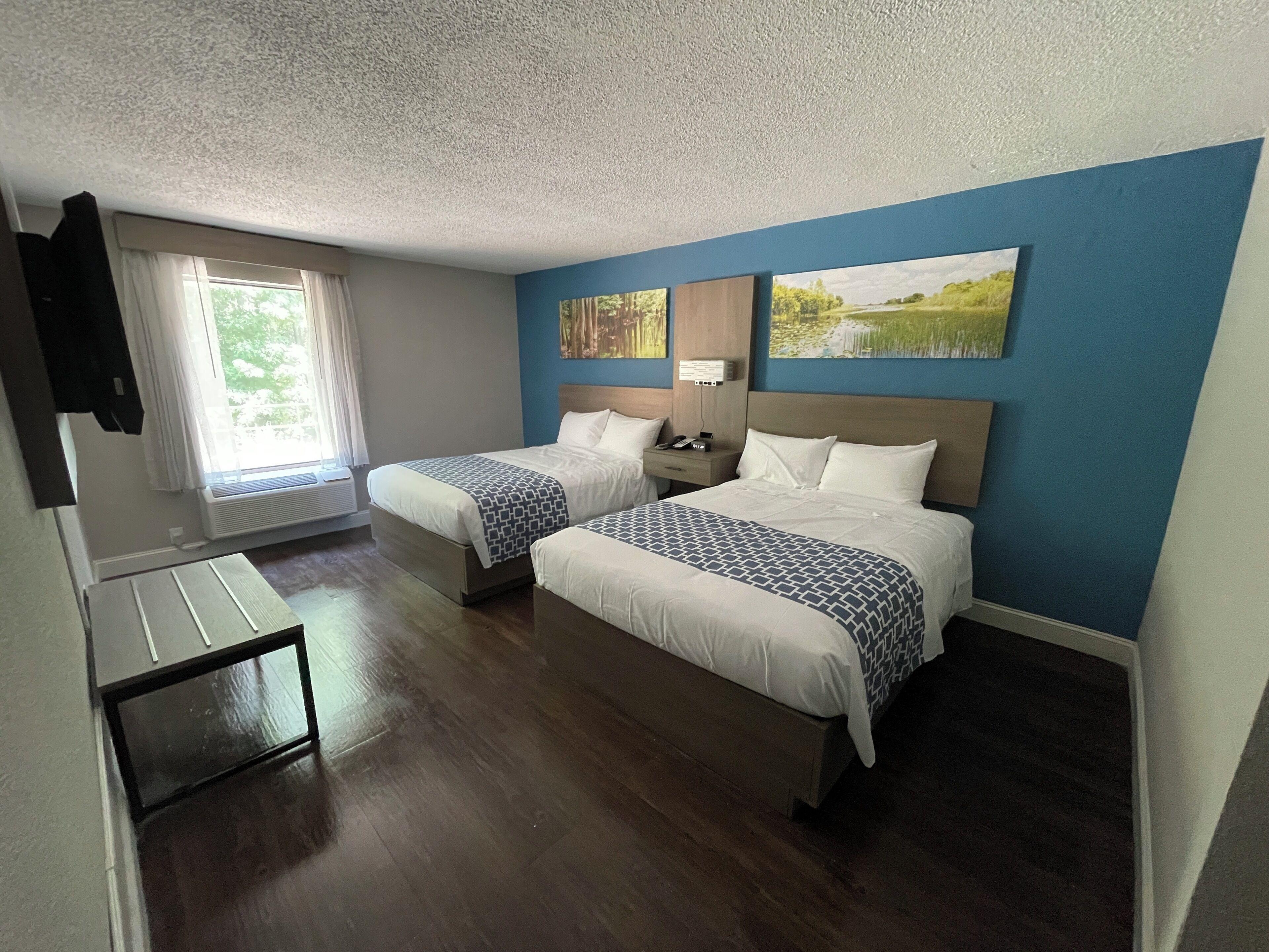 Queen Suite with Two Queen Beds - Non-Smoking