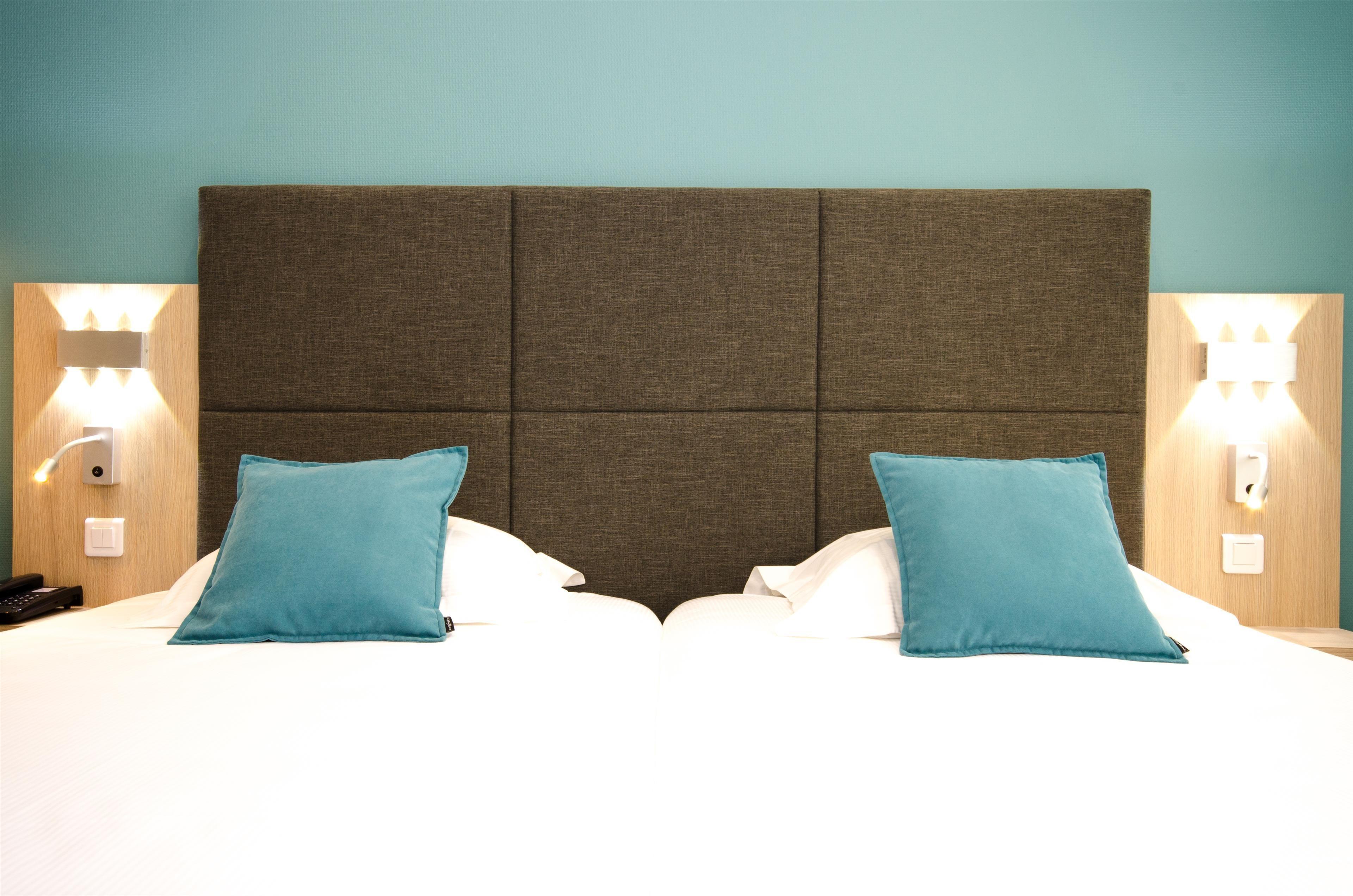 Superior Large Room with One King Bed and One Single Bed - Non-Smoking