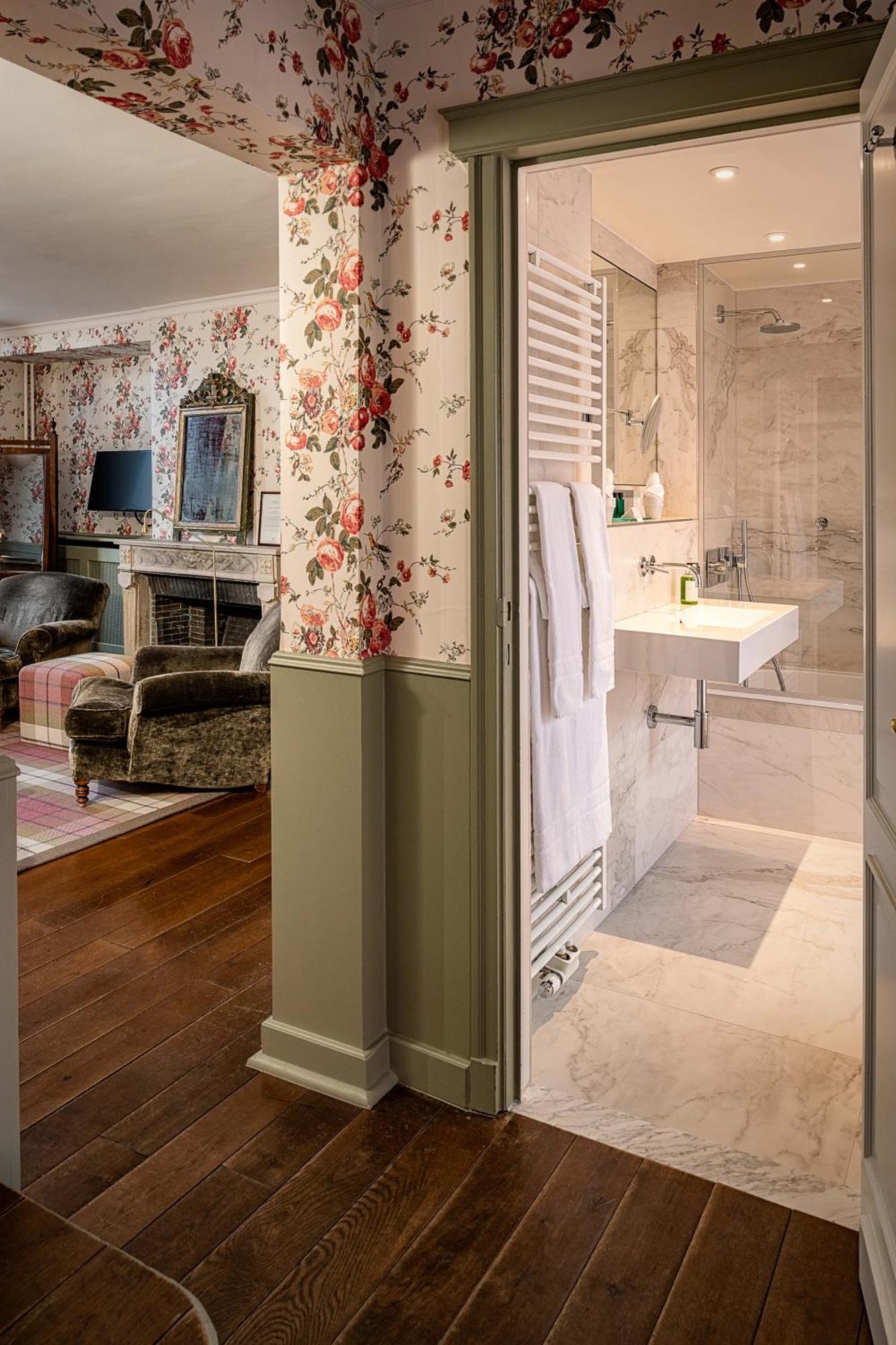 Canal View Room