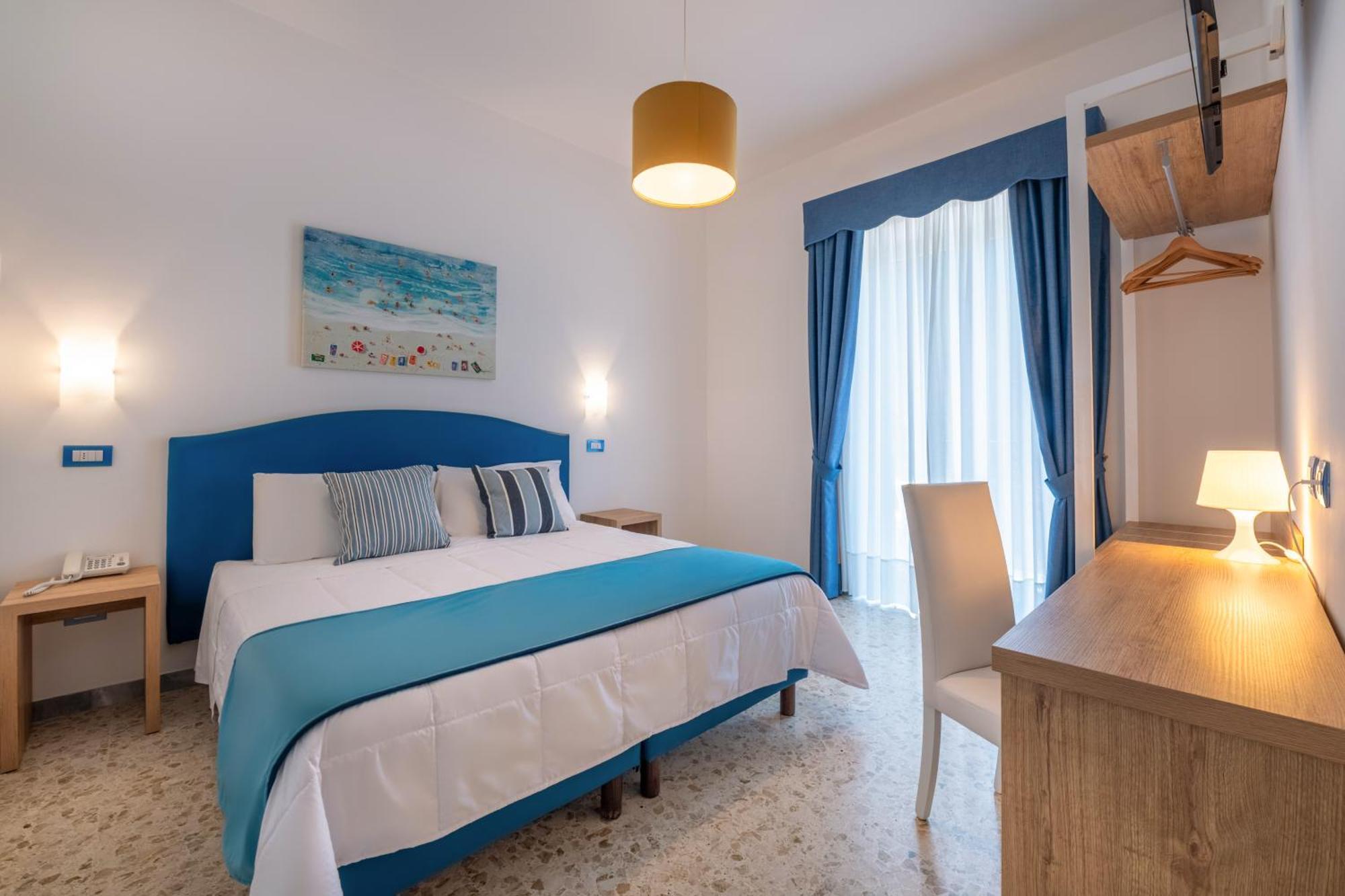 Double Room with Balcony and Garden View