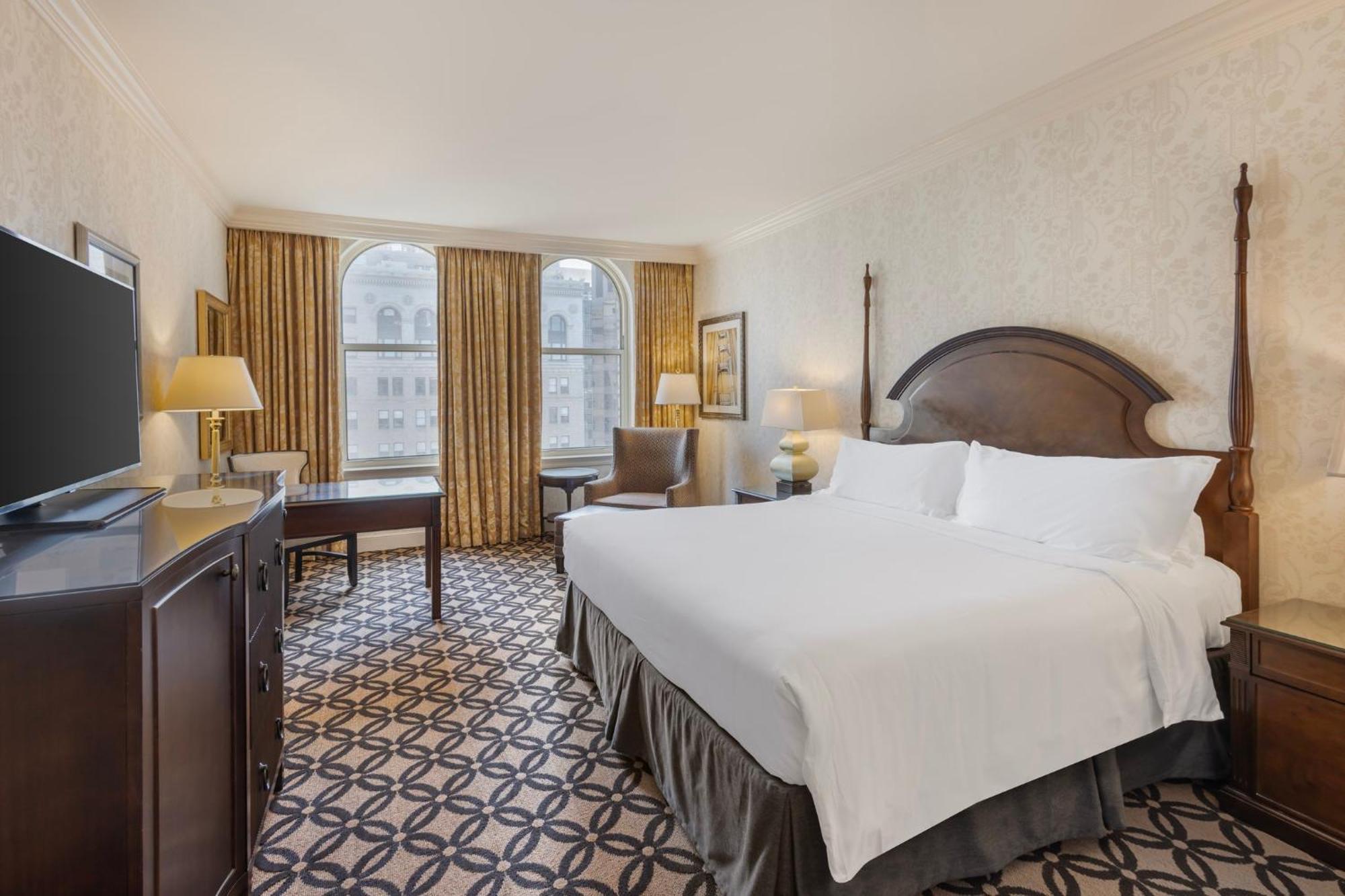 Signature Room 1 King Bed